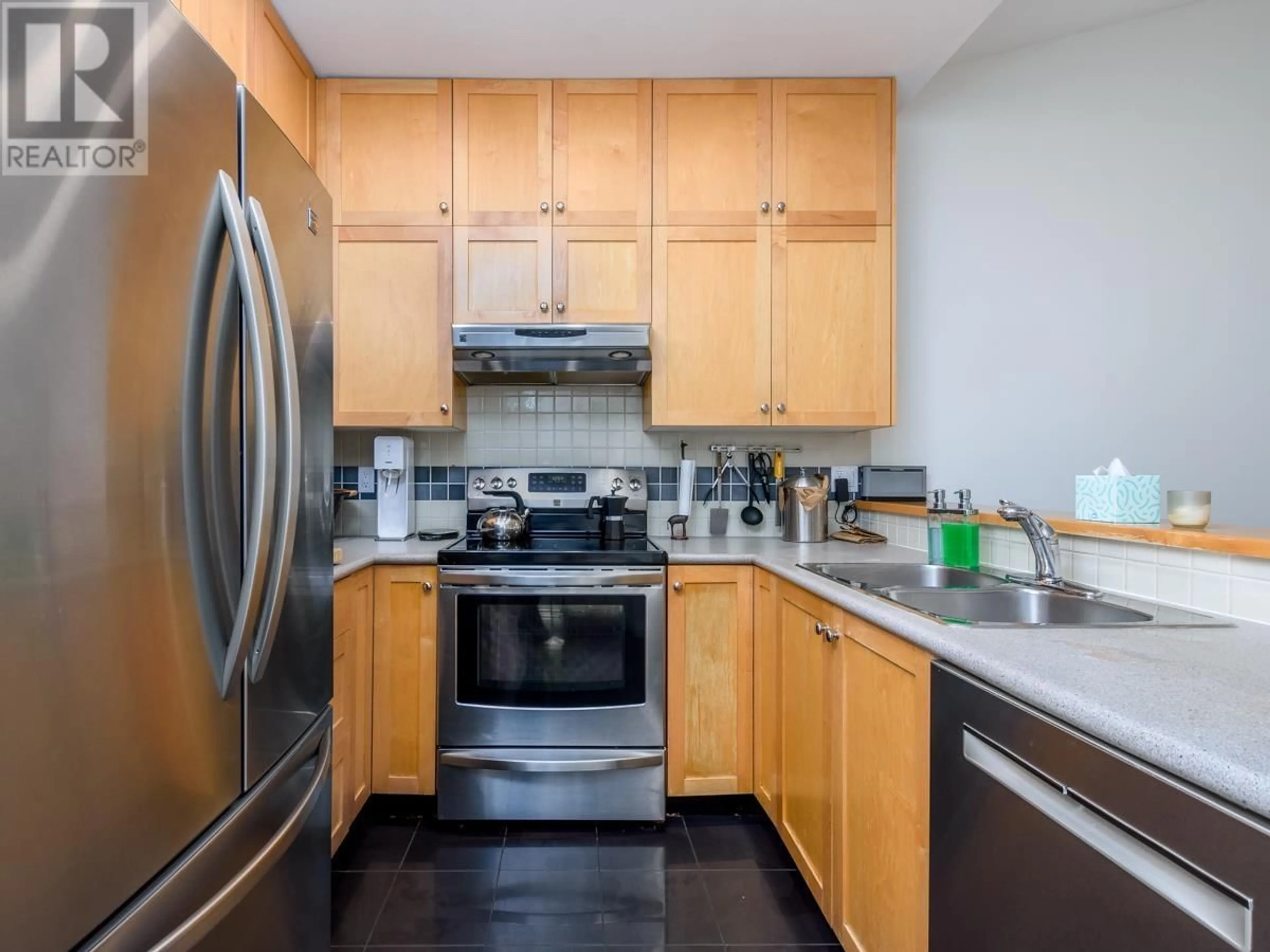 Standard kitchen, unknown for 316 1675 W 10TH AVENUE, Vancouver British Columbia V6J2A2