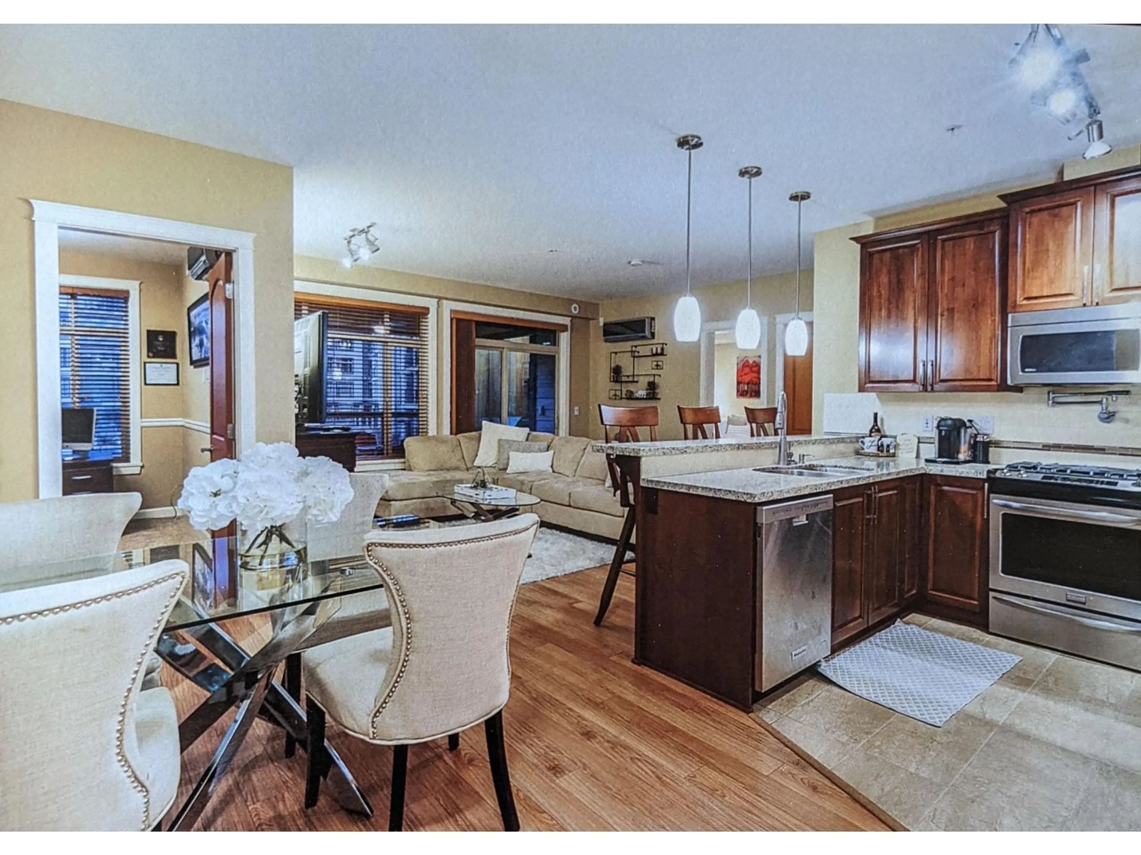 Open concept kitchen, unknown for 219 - 2860 TRETHEWEY, Abbotsford British Columbia V2T0G5