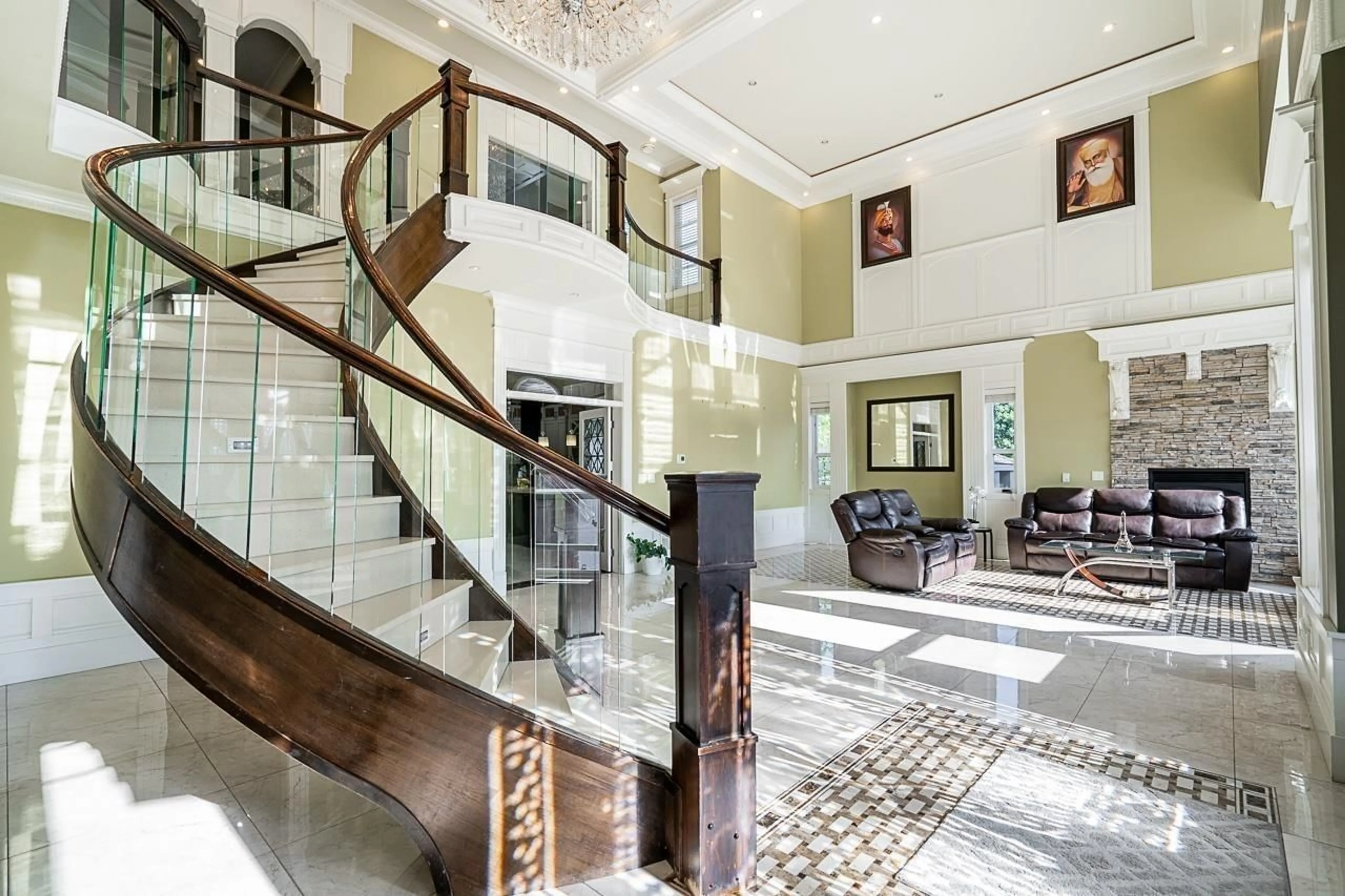 Indoor foyer for 9316 125, Surrey British Columbia V3V4X6