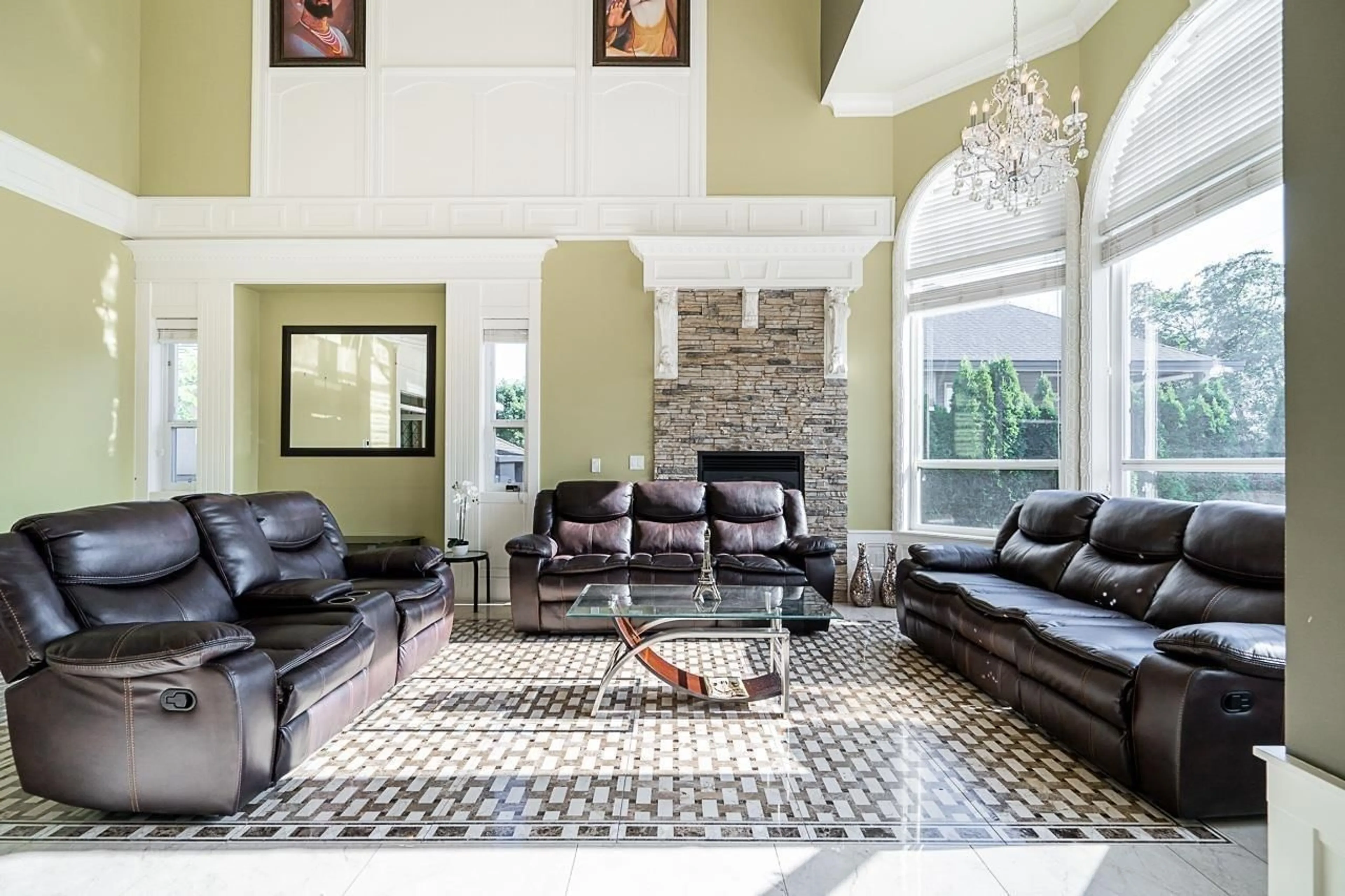 Living room with furniture, ceramic/tile floor for 9316 125, Surrey British Columbia V3V4X6