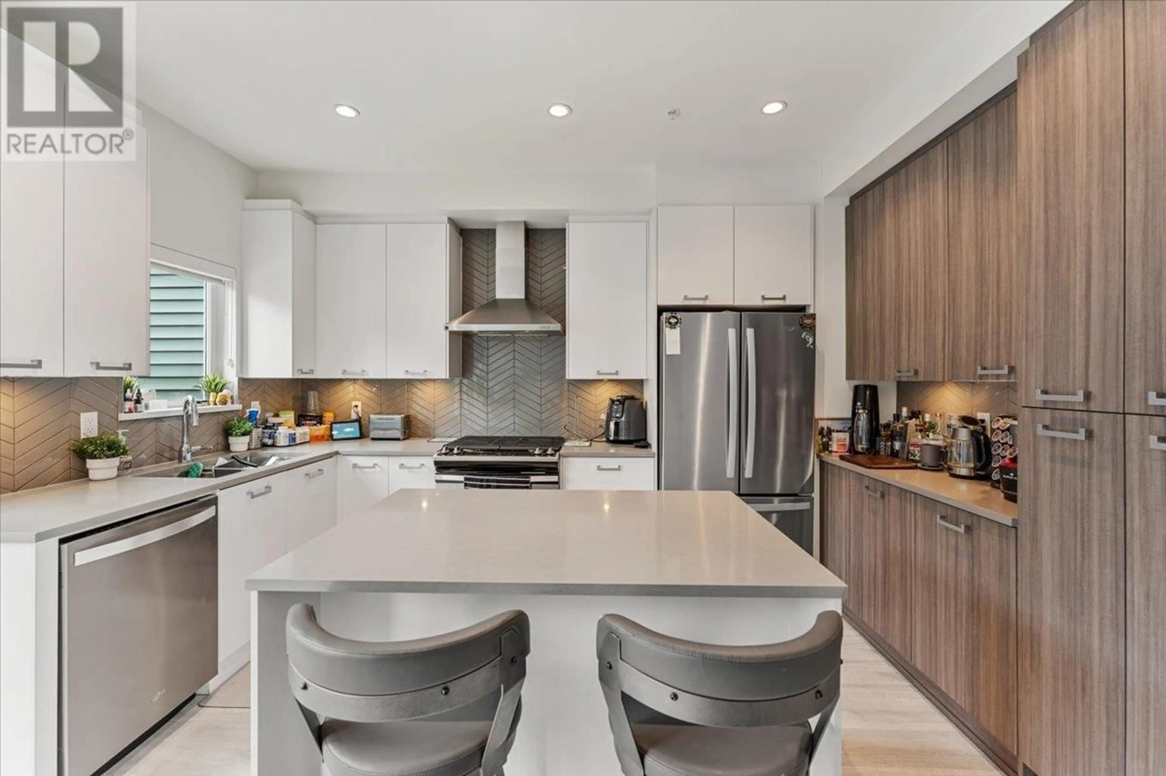 Contemporary kitchen, ceramic/tile floor for 81 24076 112 AVENUE, Maple Ridge British Columbia V2W0K2