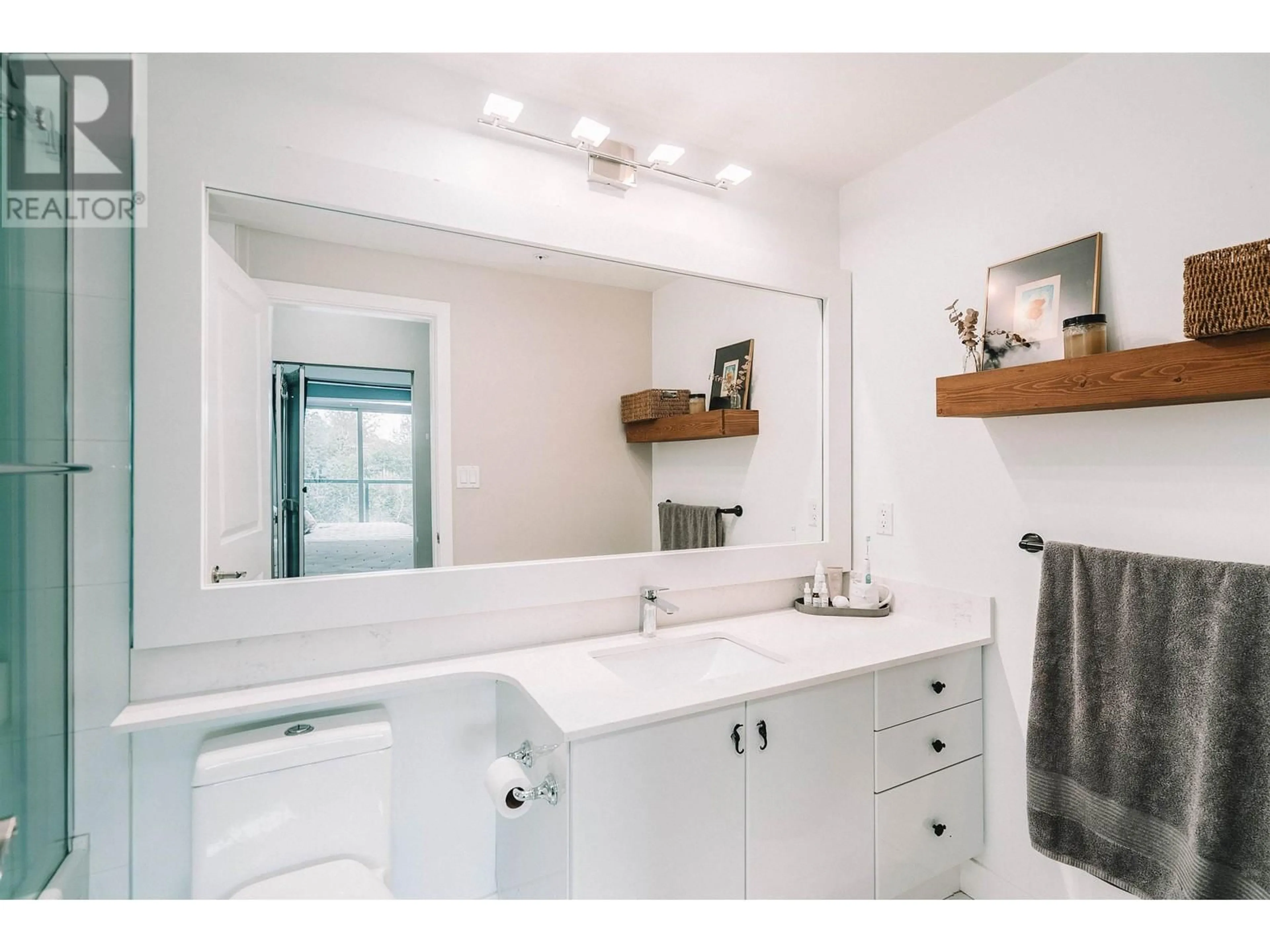 Standard bathroom, ceramic/tile floor for 420 100 CAPILANO ROAD, Port Moody British Columbia V3H5M9