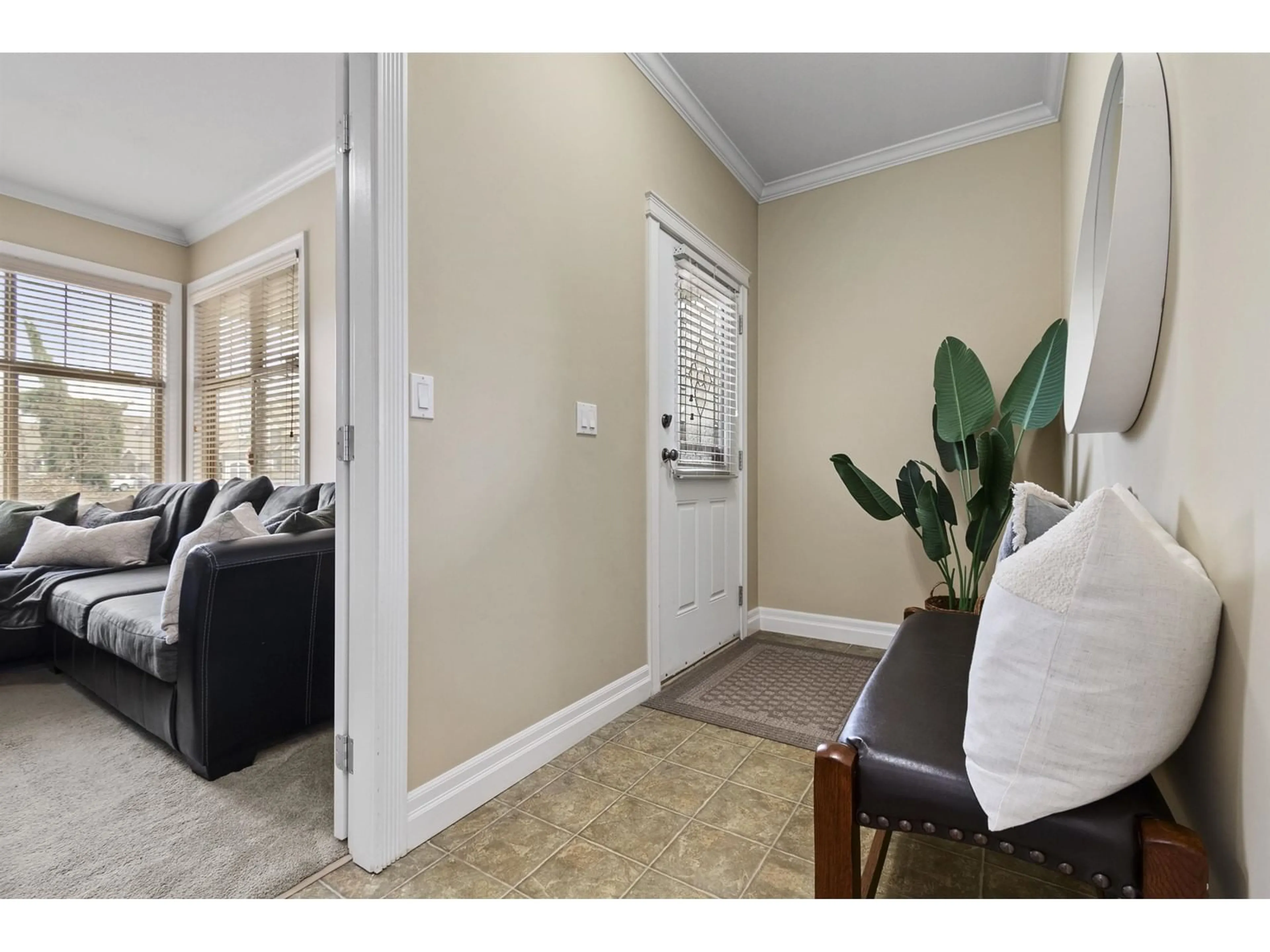 Indoor entryway for 5349 CHINOOK STREET|Sardis South, Chilliwack British Columbia V2R0A4