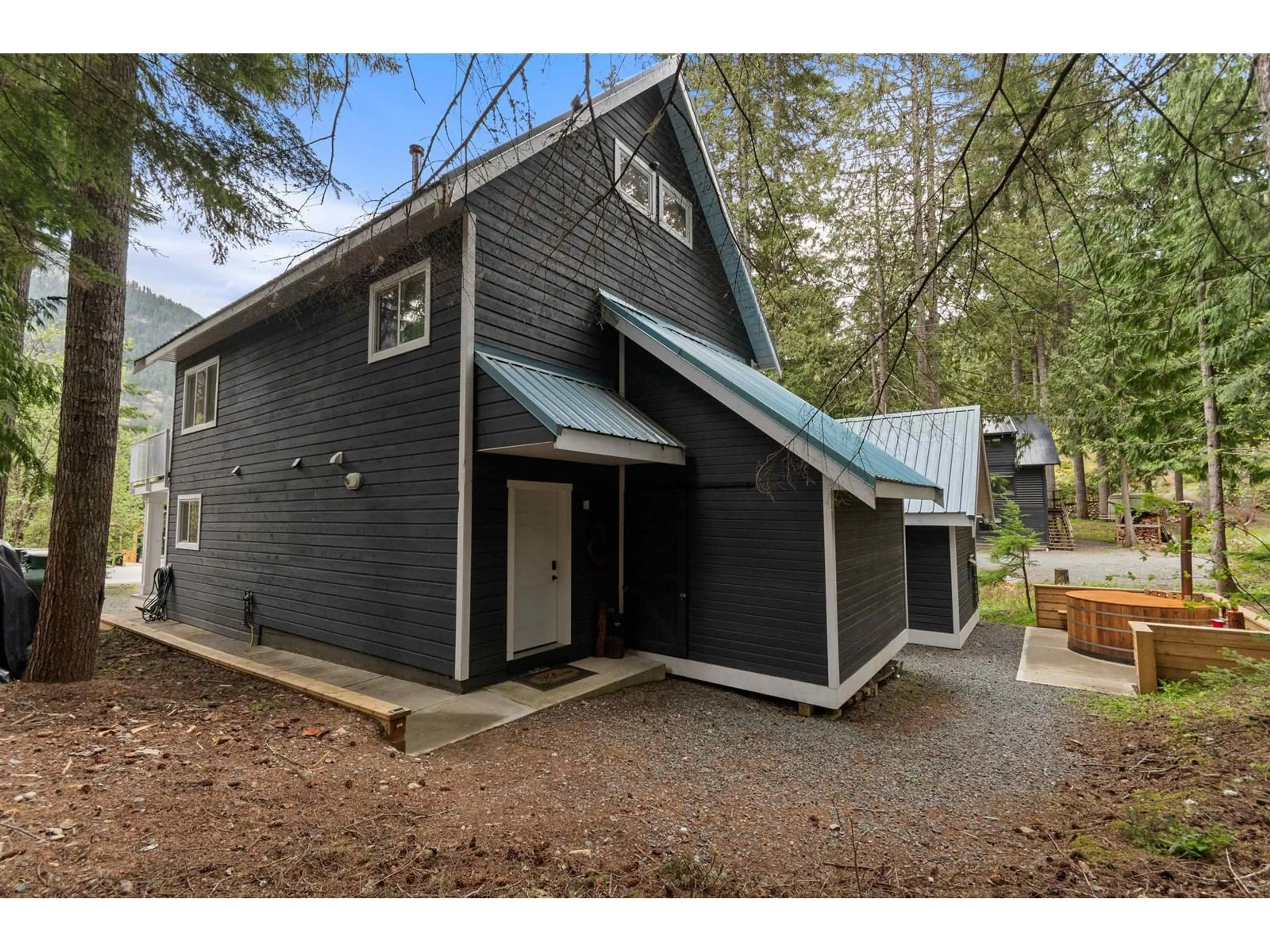 Home with vinyl exterior material, building for 14905 PARKHILL BOULEVARD, Sunshine Valley British Columbia V0X1L5