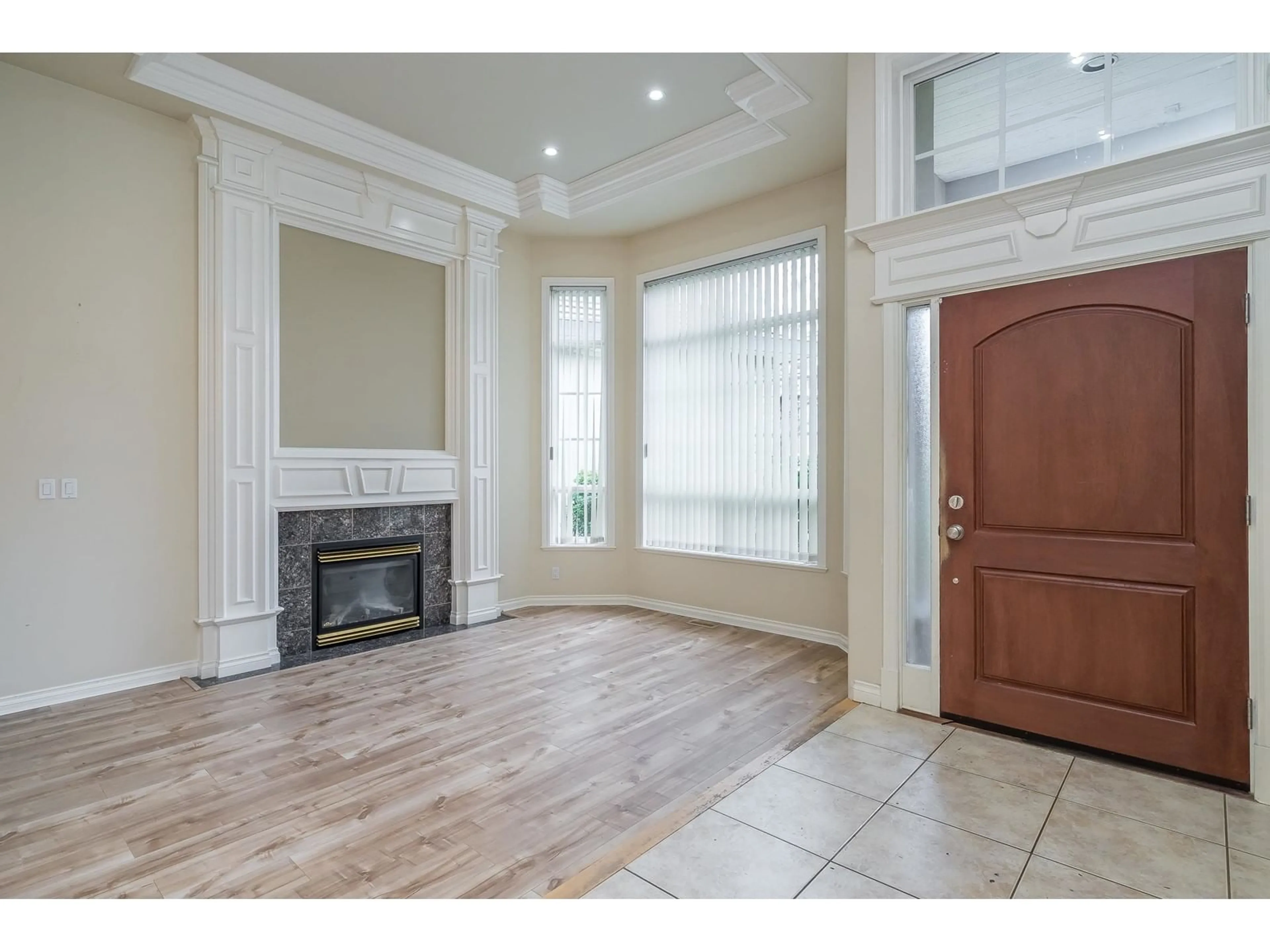 Indoor entryway for 16105 109A AVENUE, Surrey British Columbia V4N3L8