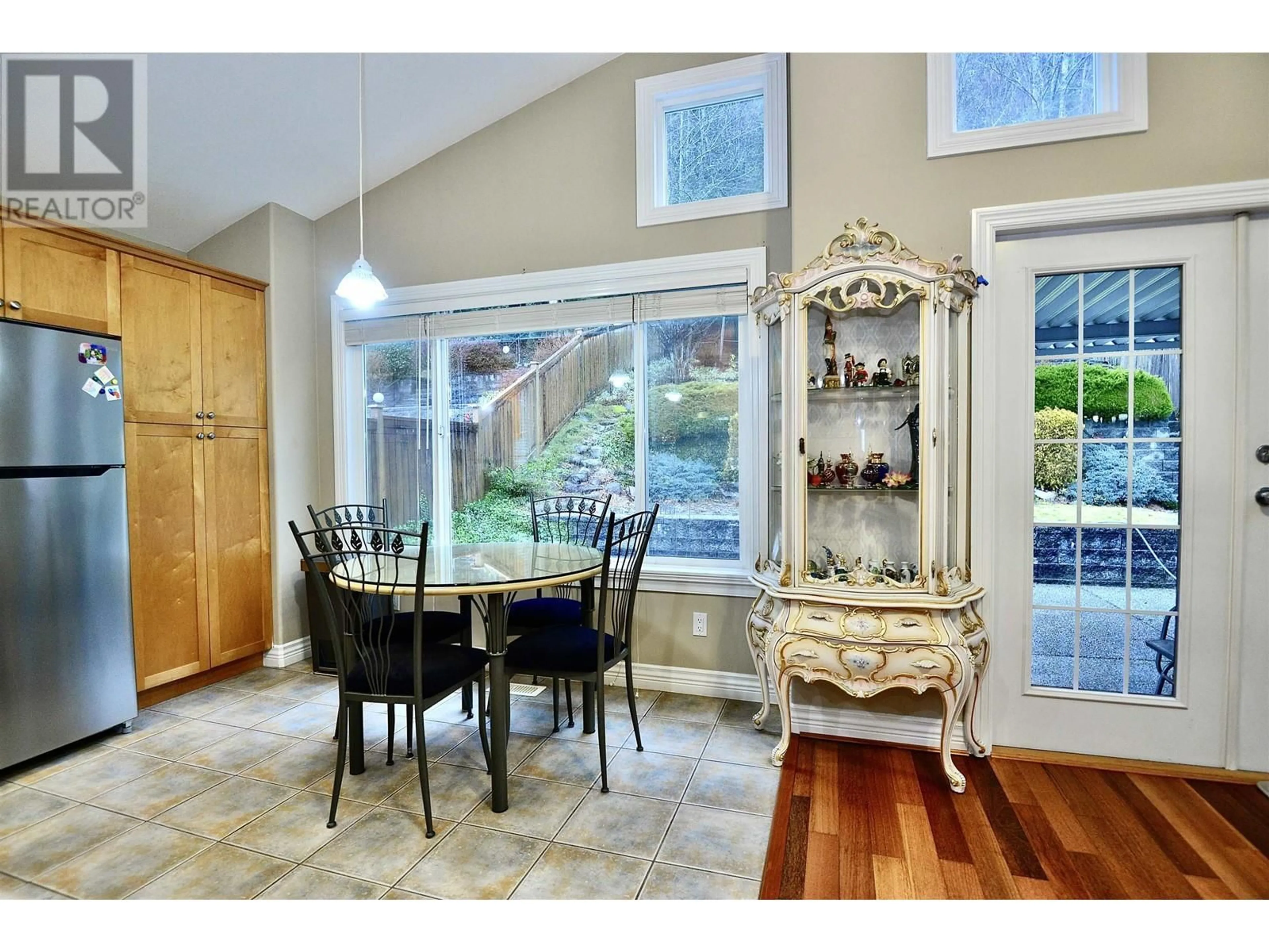 Dining room, ceramic/tile floor for 3035 MAPLEWOOD COURT, Coquitlam British Columbia V3E3P3