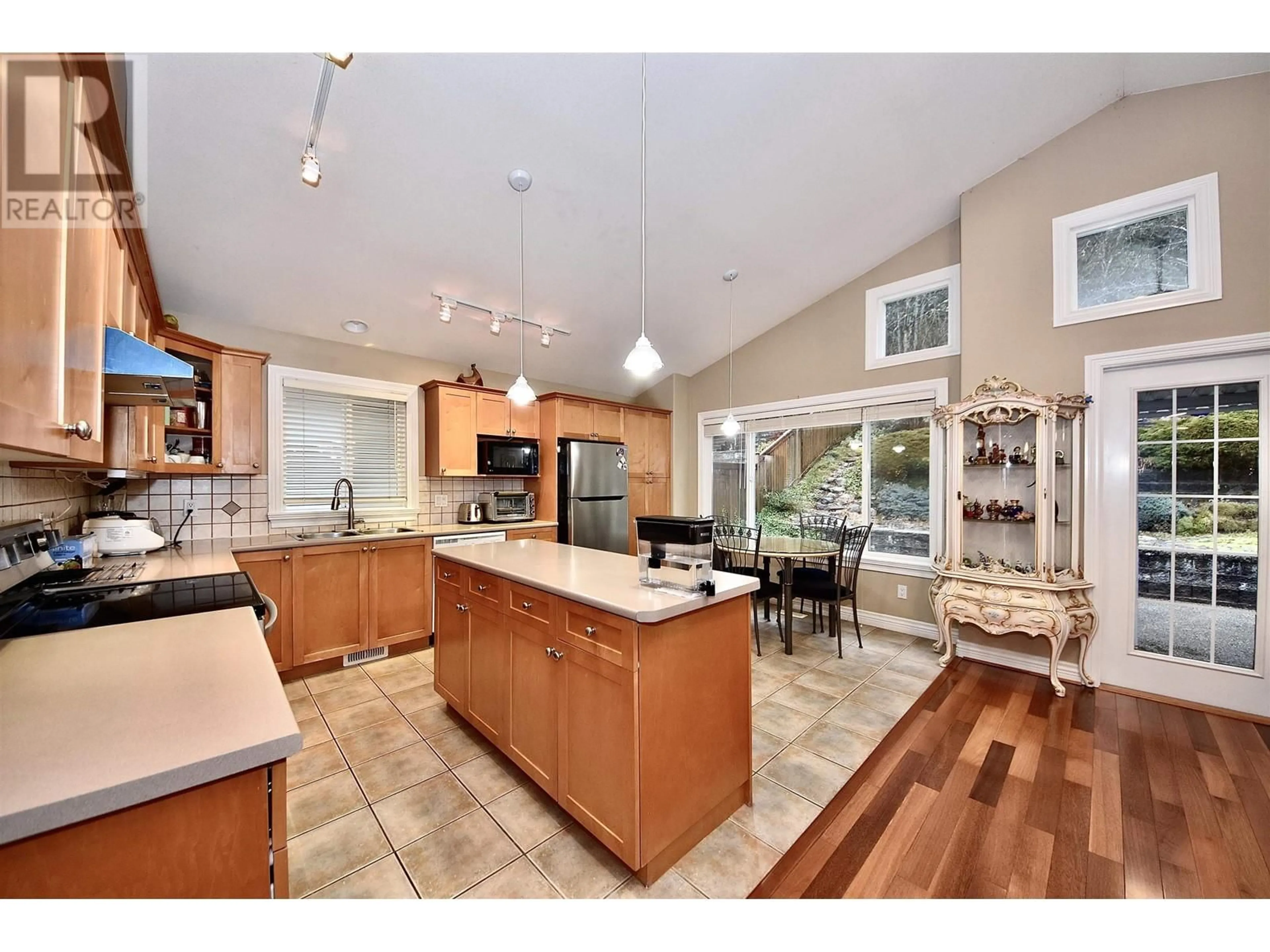 Open concept kitchen, ceramic/tile floor for 3035 MAPLEWOOD COURT, Coquitlam British Columbia V3E3P3