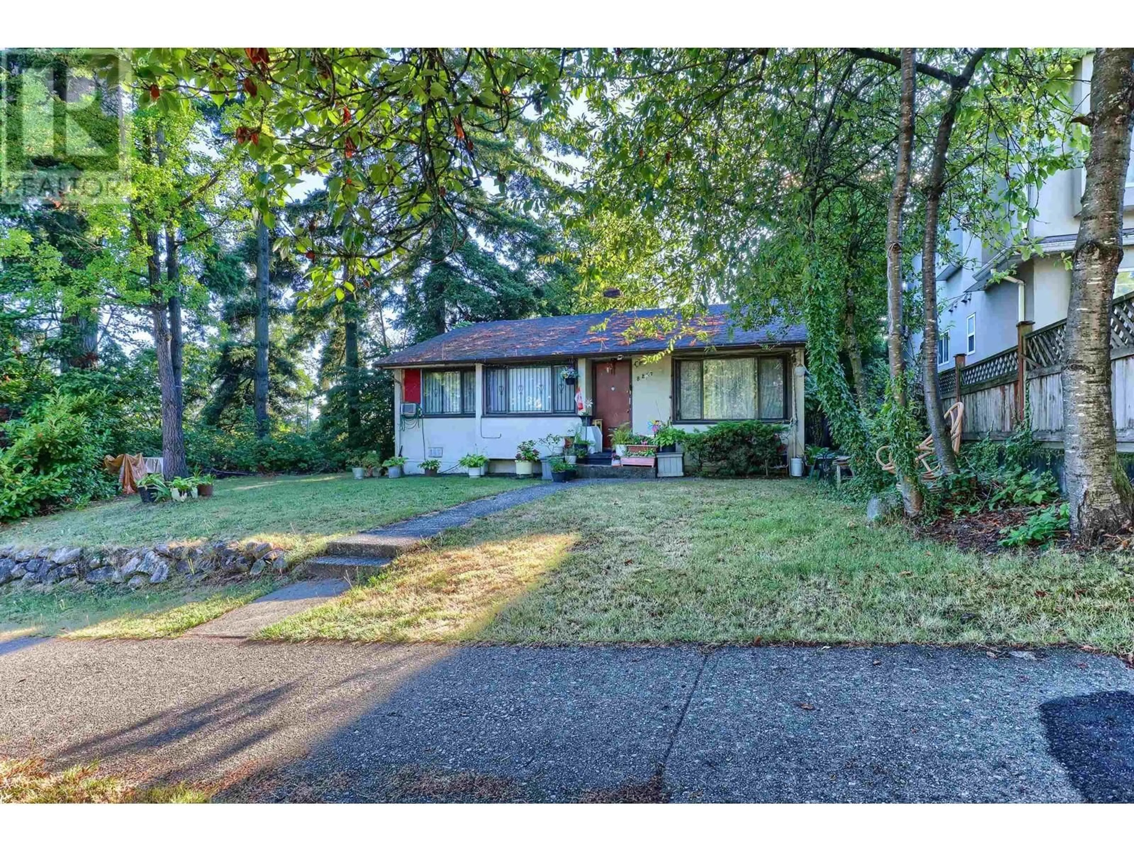 Home with vinyl exterior material, street for 8287 VICTORIA DRIVE, Vancouver British Columbia V5P4A7
