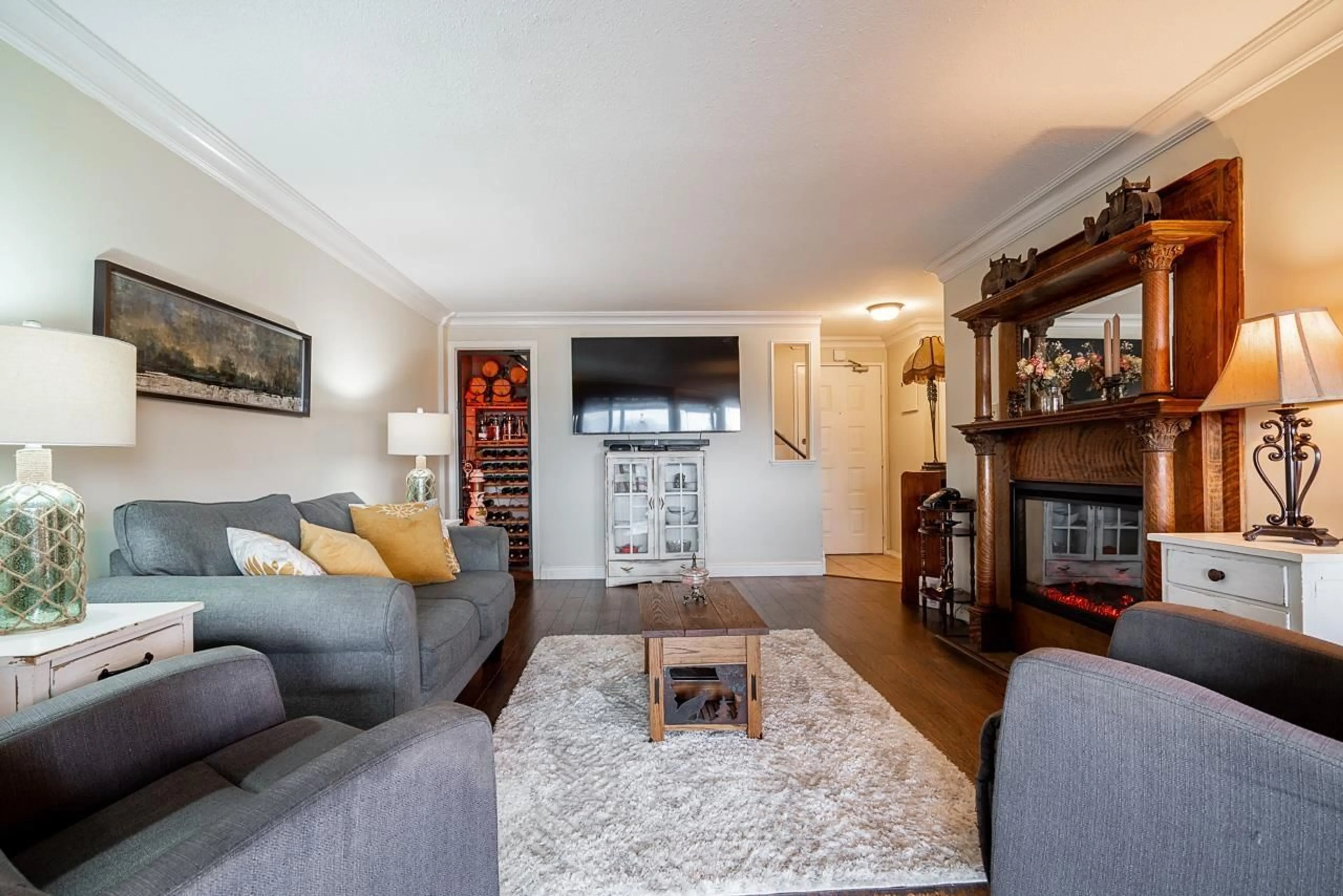 Living room with furniture, wood/laminate floor for 901 - 31955 OLD YALE, Abbotsford British Columbia V2T4N1