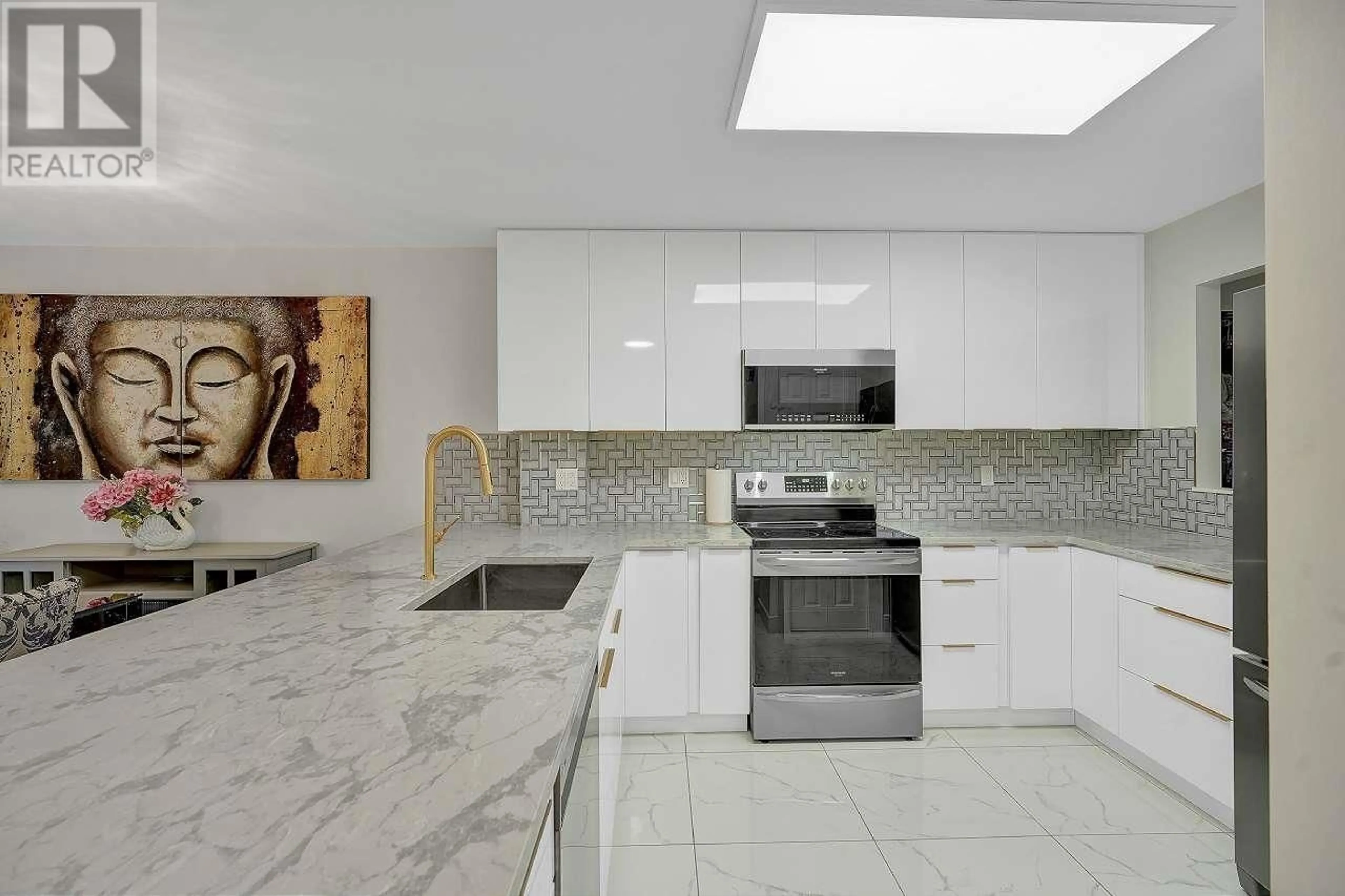 Contemporary kitchen, ceramic/tile floor for 144 SHORELINE CIRCLE, Port Moody British Columbia V3H5B3