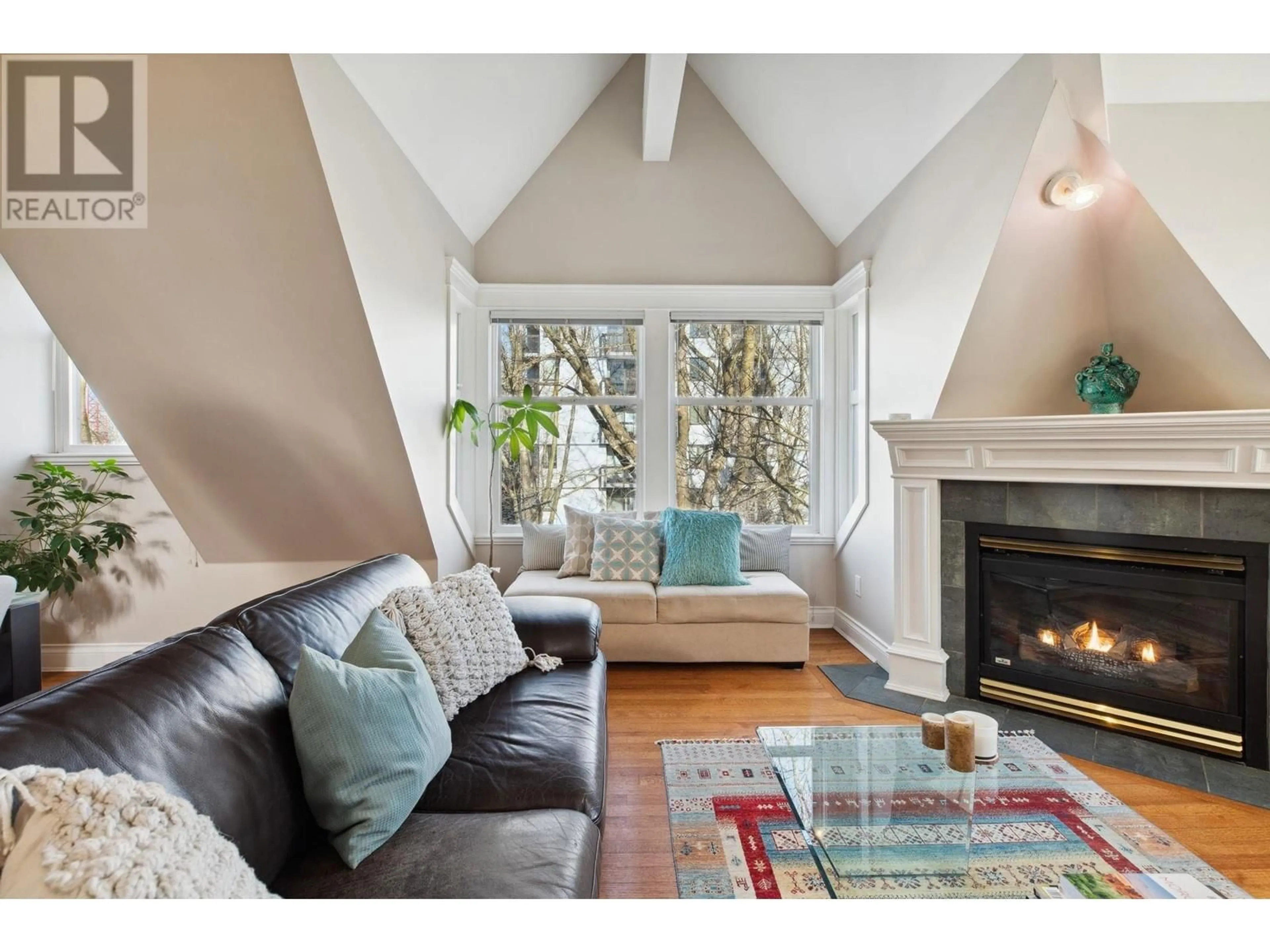 Living room with furniture, wood/laminate floor for PH7 380 W 10TH AVENUE, Vancouver British Columbia V5Y1S3