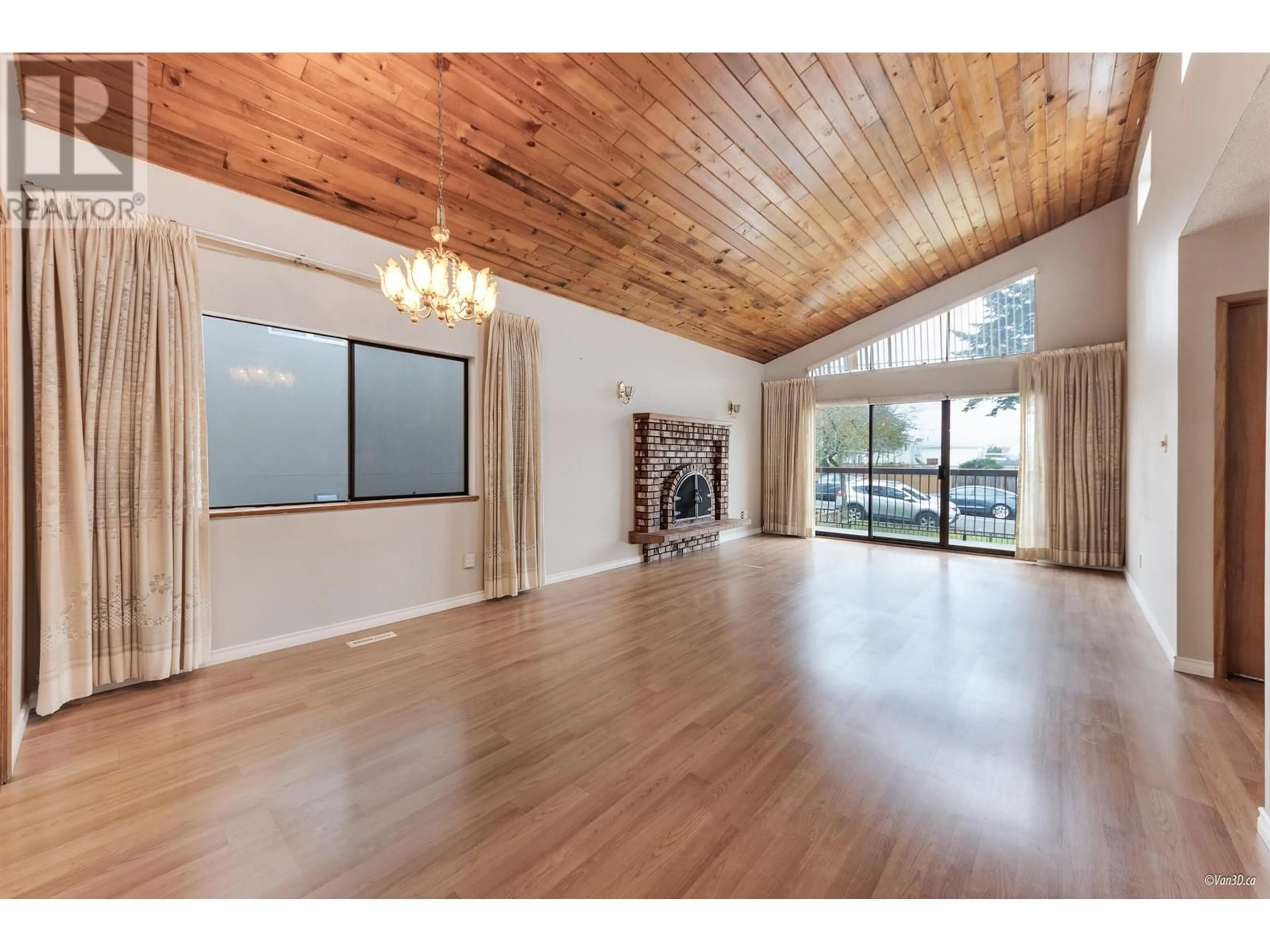 Unknown for 4688 MANOR STREET, Vancouver British Columbia V5R3X6