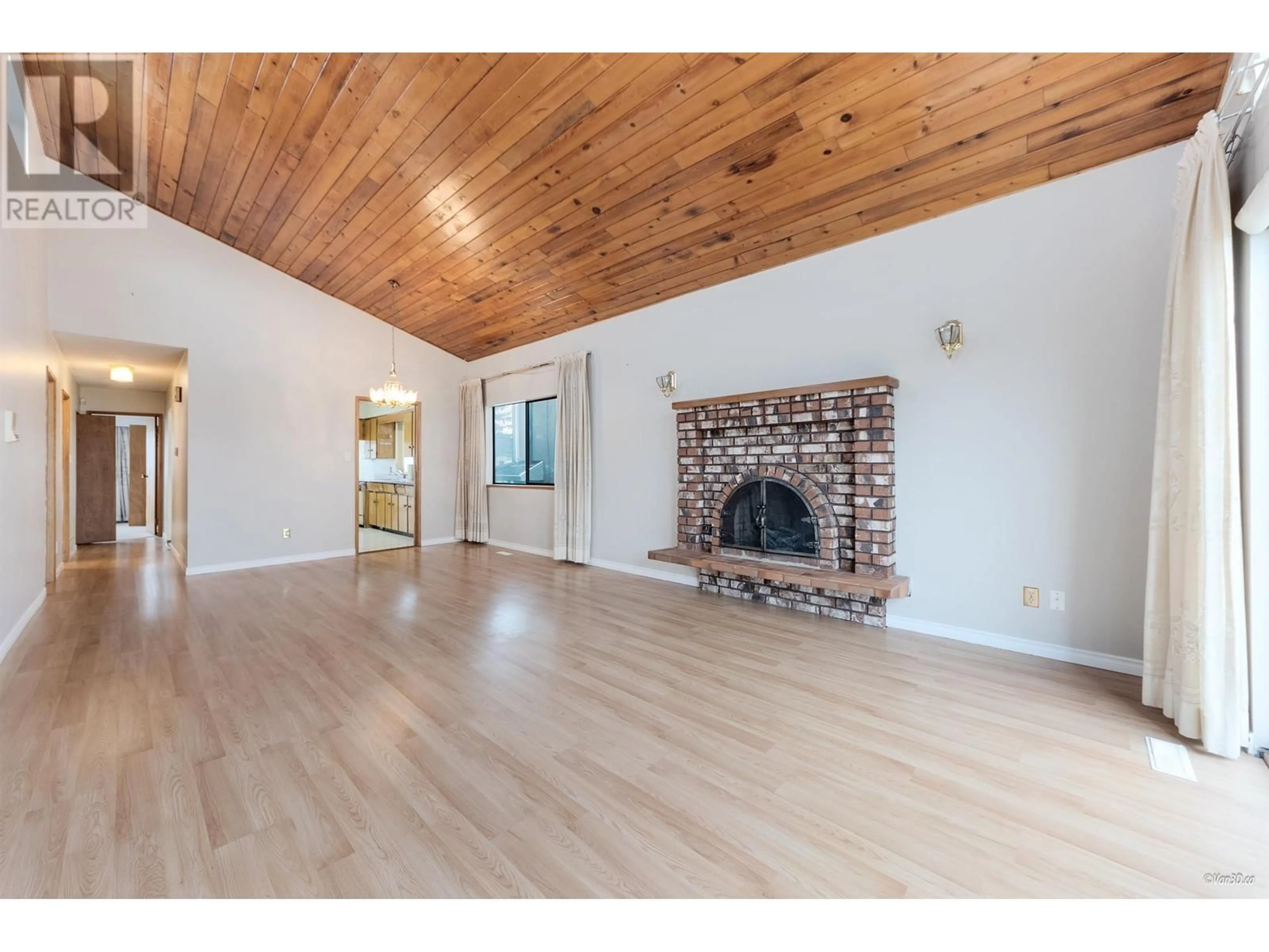Unknown for 4688 MANOR STREET, Vancouver British Columbia V5R3X6