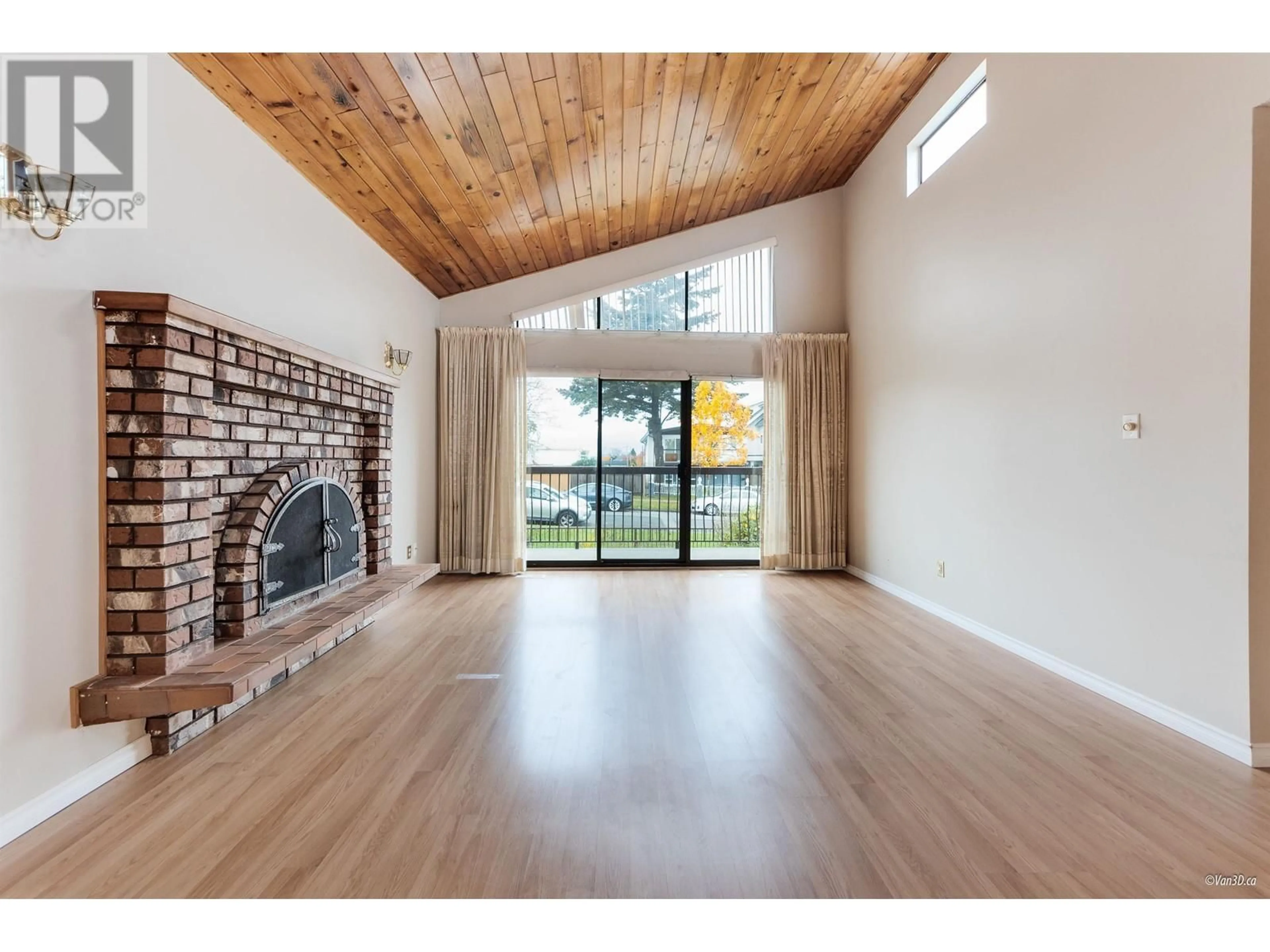 Unknown for 4688 MANOR STREET, Vancouver British Columbia V5R3X6