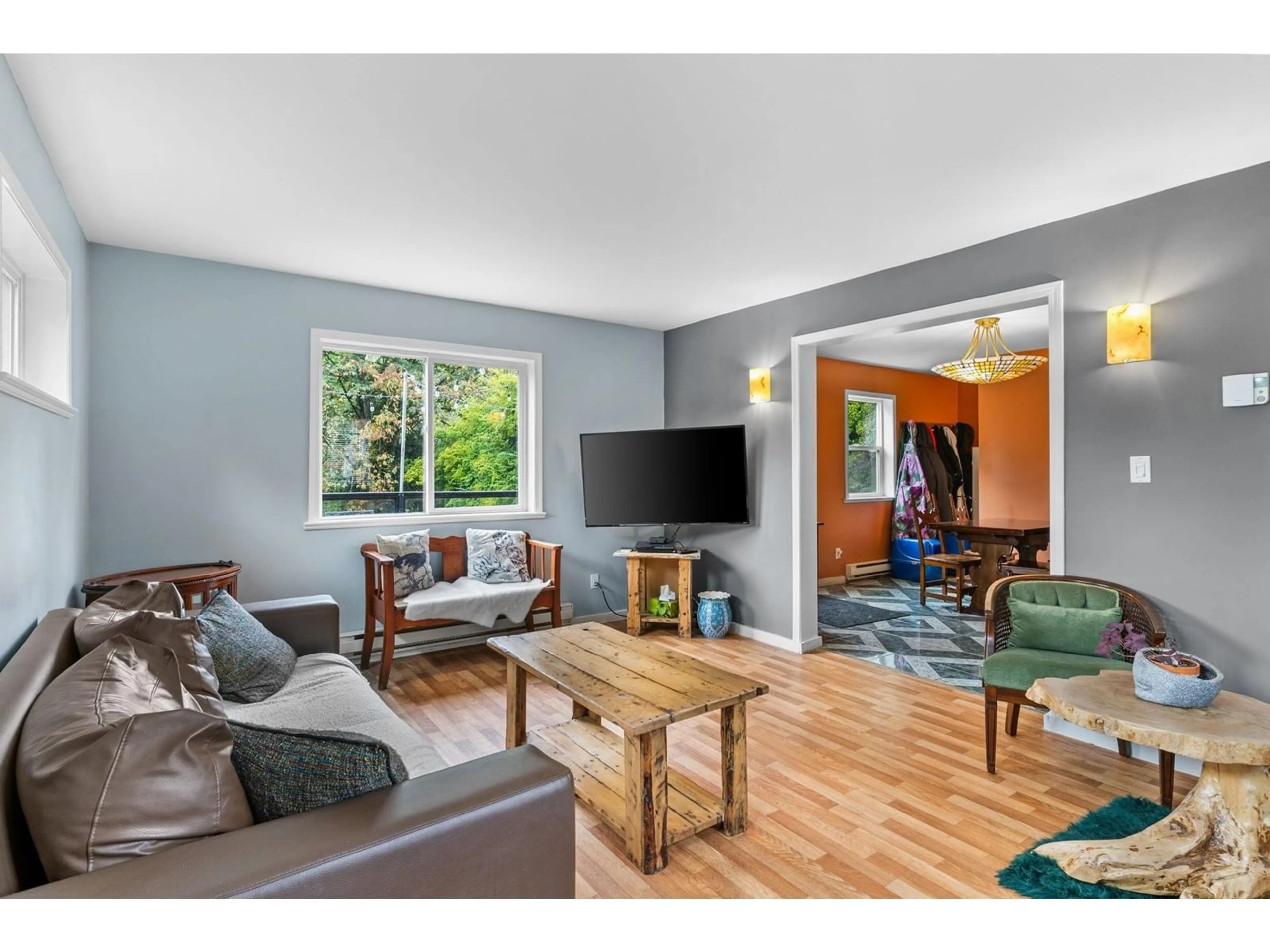 Living room with furniture, wood/laminate floor for 33861 PRENTIS AVENUE, Mission British Columbia V2V2J7