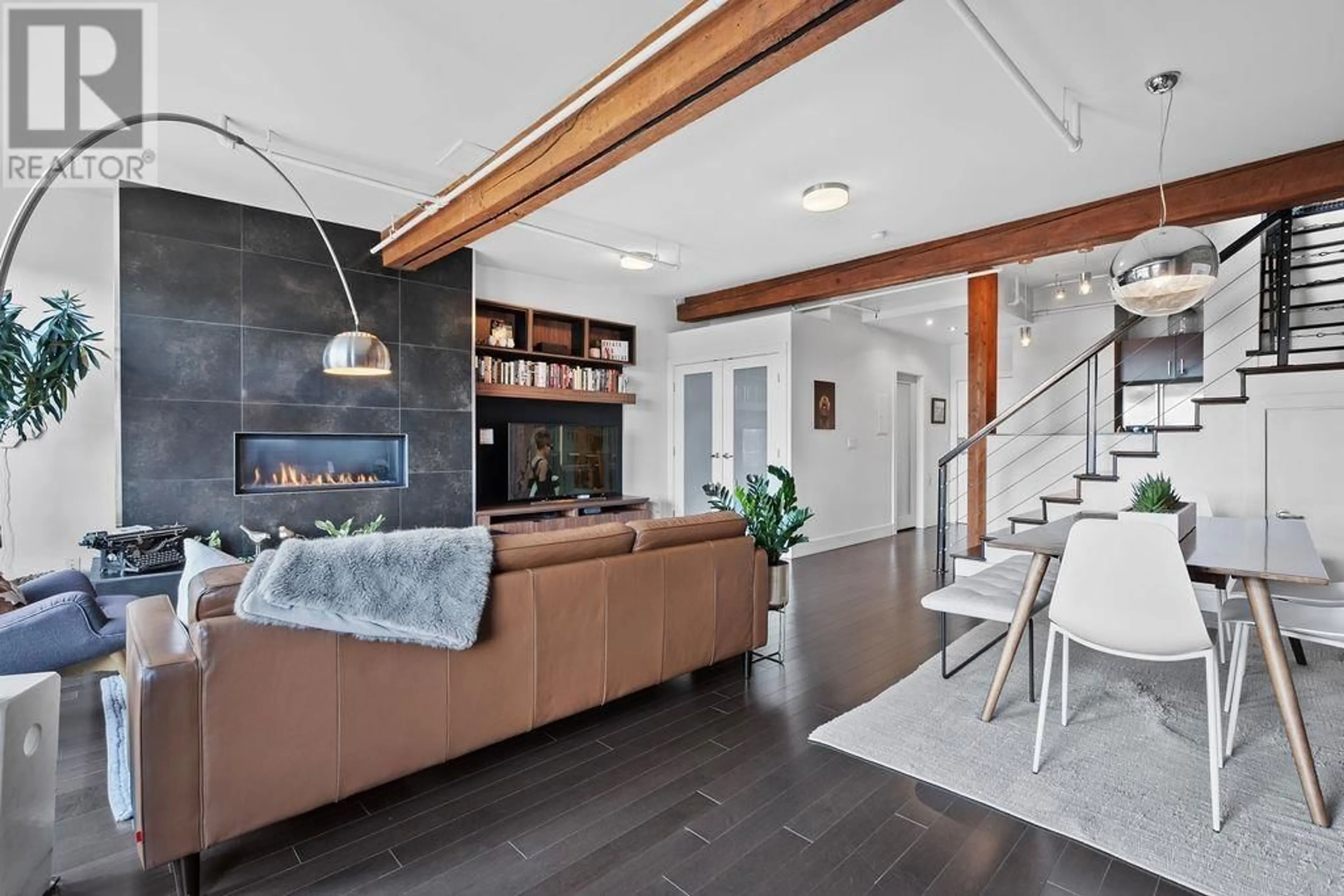 Living room with furniture, ceramic/tile floor for 806 518 BEATTY STREET, Vancouver British Columbia V6B6G8