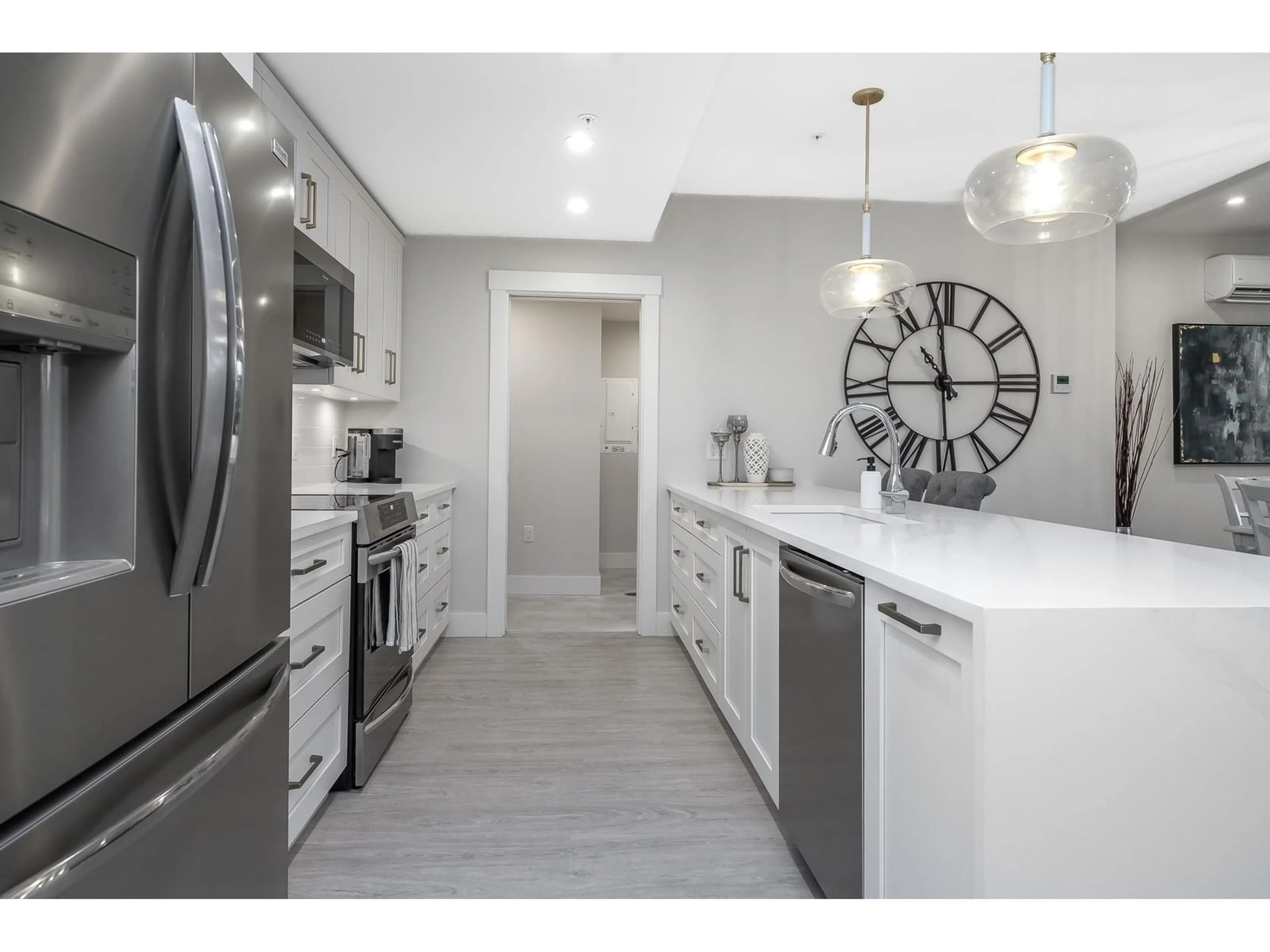 Open concept kitchen, ceramic/tile floor for 106 - 45757 WATSON ROAD, Chilliwack British Columbia V2R2H1
