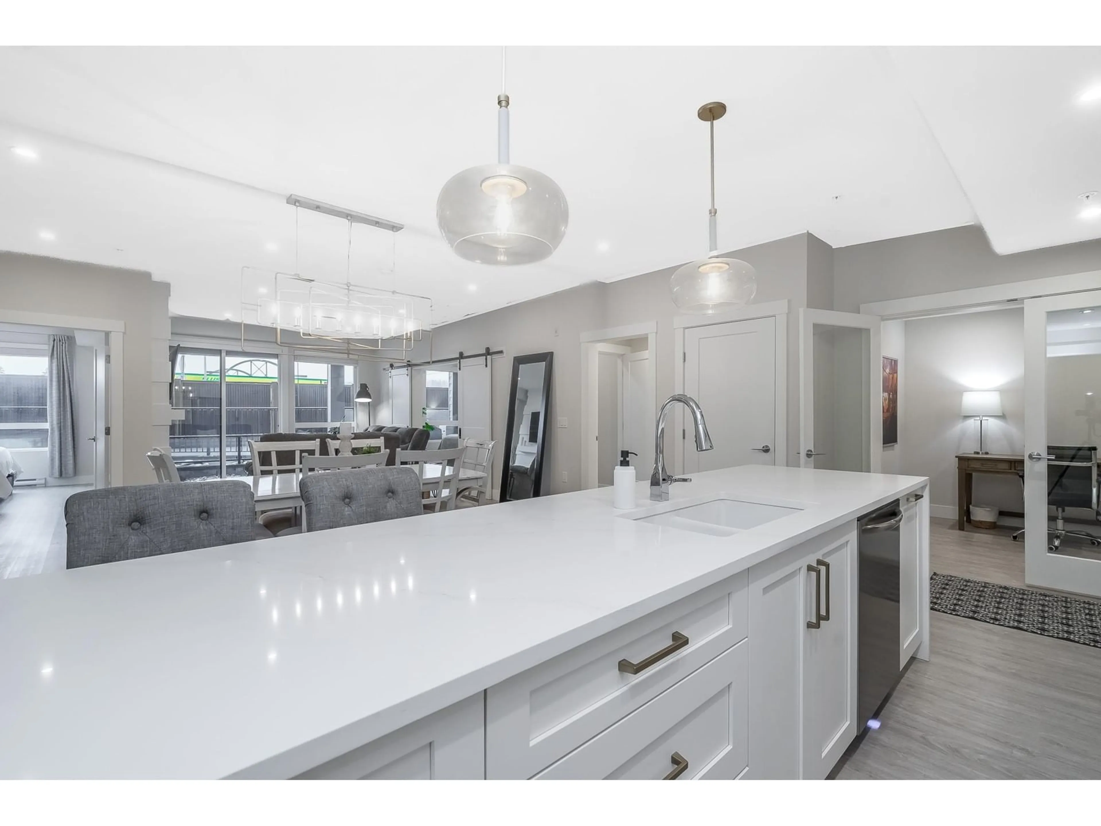 Open concept kitchen, ceramic/tile floor for 106 - 45757 WATSON ROAD, Chilliwack British Columbia V2R2H1