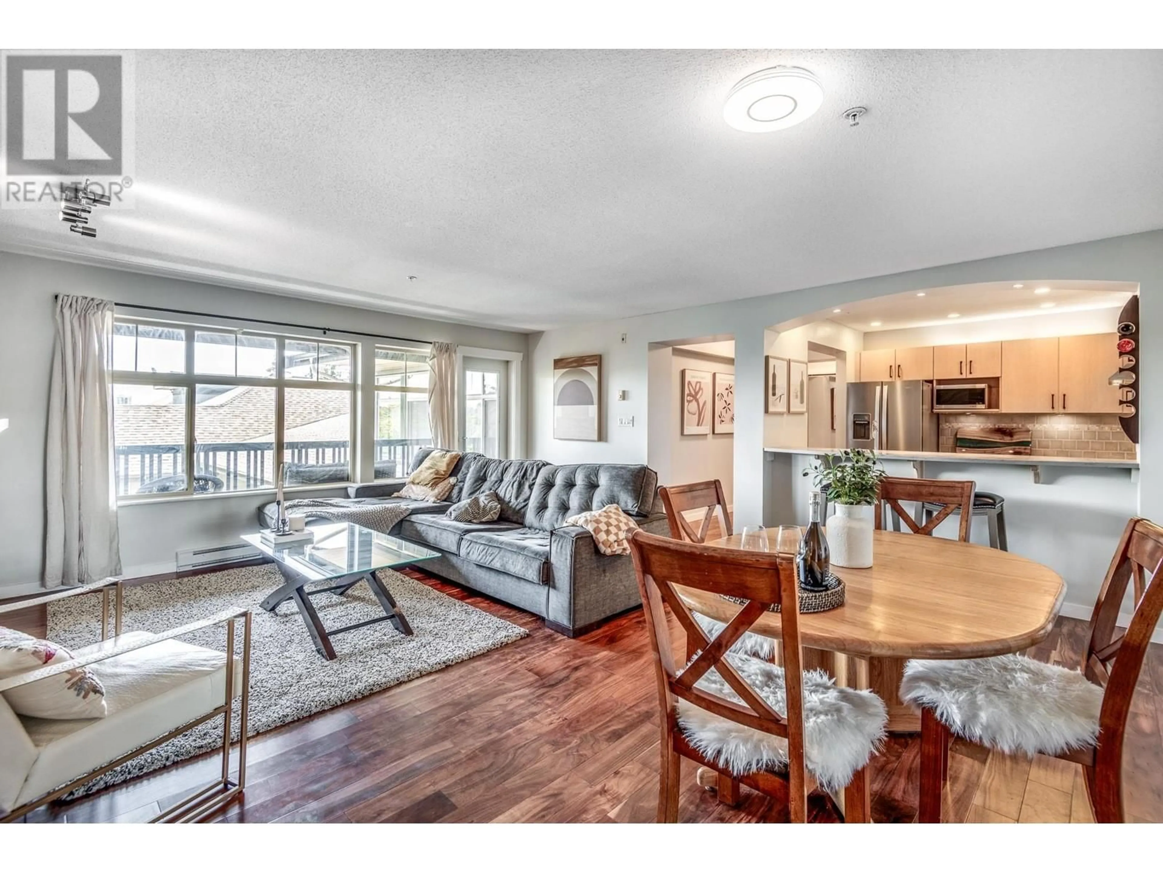 Living room with furniture, wood/laminate floor for 518 2988 SILVER SPRINGS BOULEVARD, Coquitlam British Columbia V3E3R6