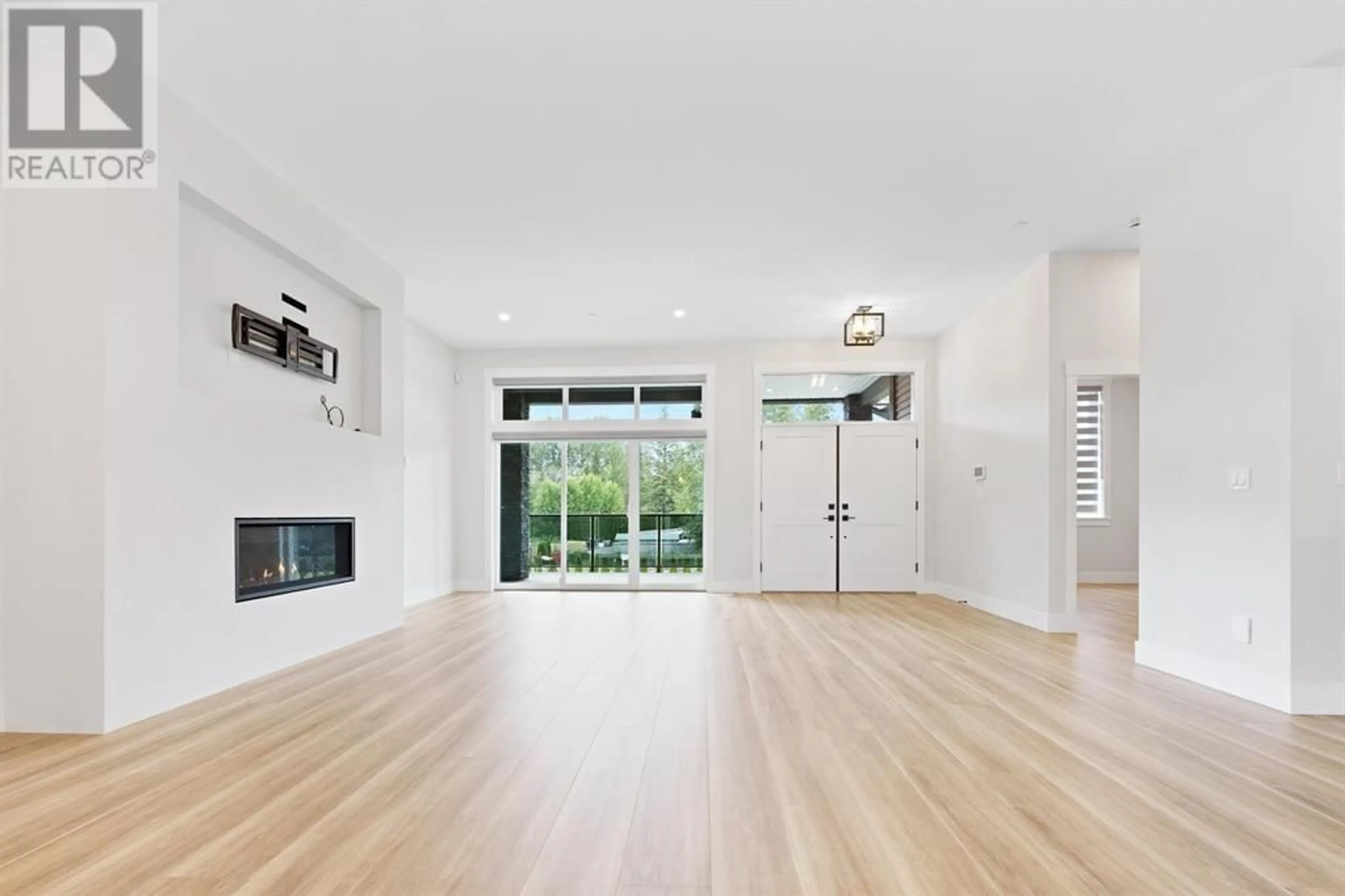 Indoor foyer for 13544 FOREMAN DRIVE, Maple Ridge British Columbia V4R2P7