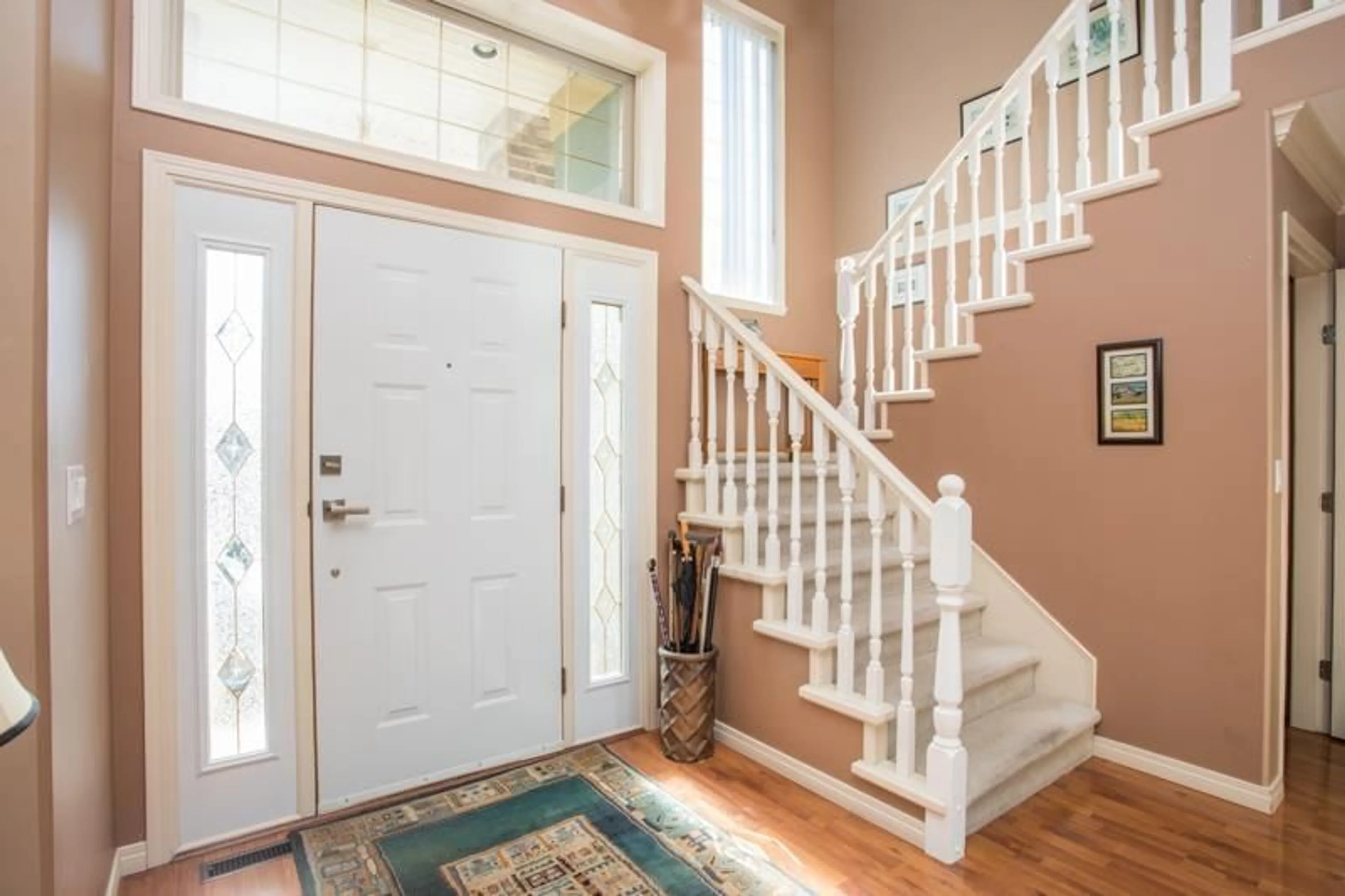 Indoor entryway for 8044 KESTREL COURT, Surrey British Columbia V3W0V1