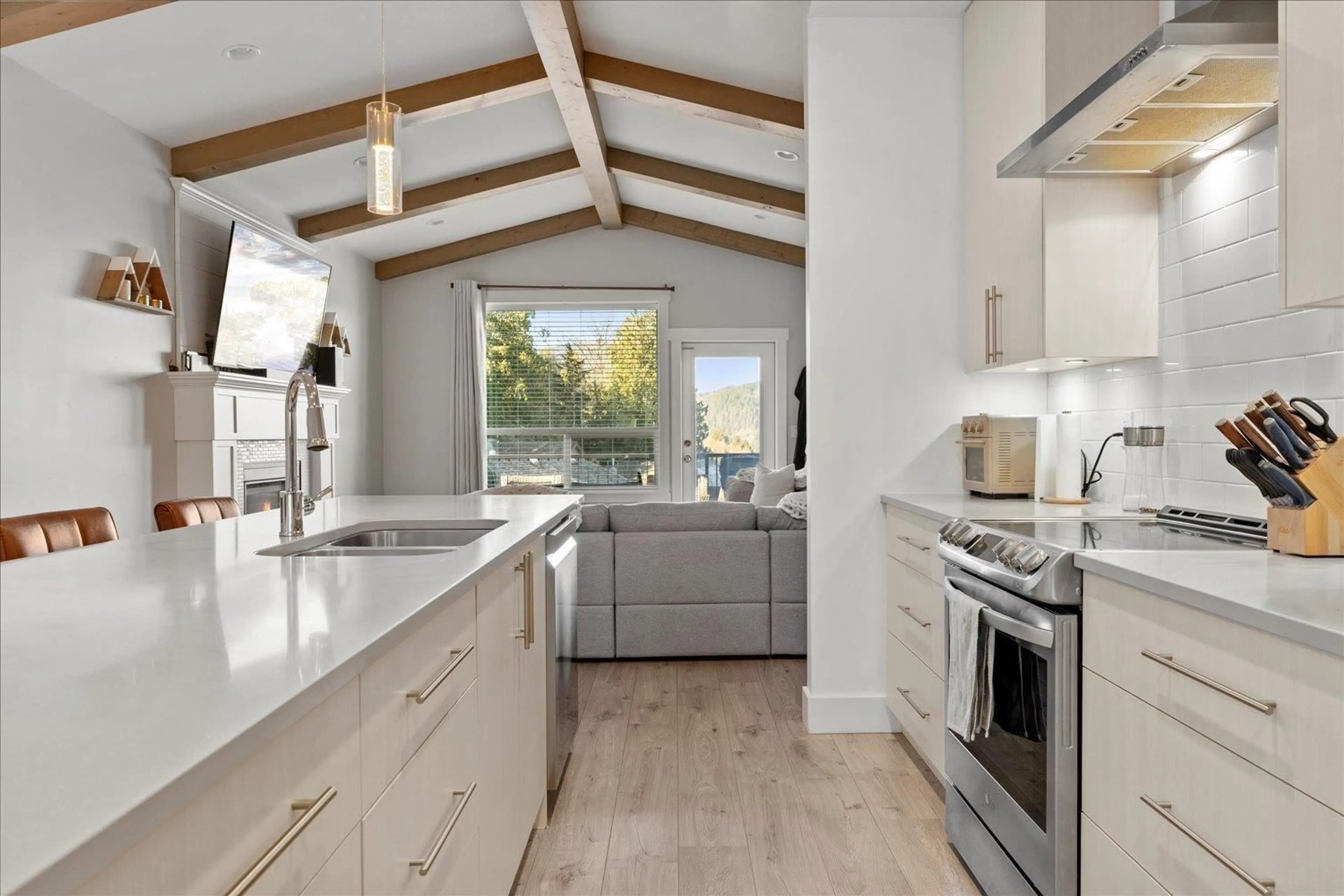 Open concept kitchen, unknown for 3 46504 VALLEYVIEW ROAD|Promontory, Chilliwack British Columbia V2R5M8