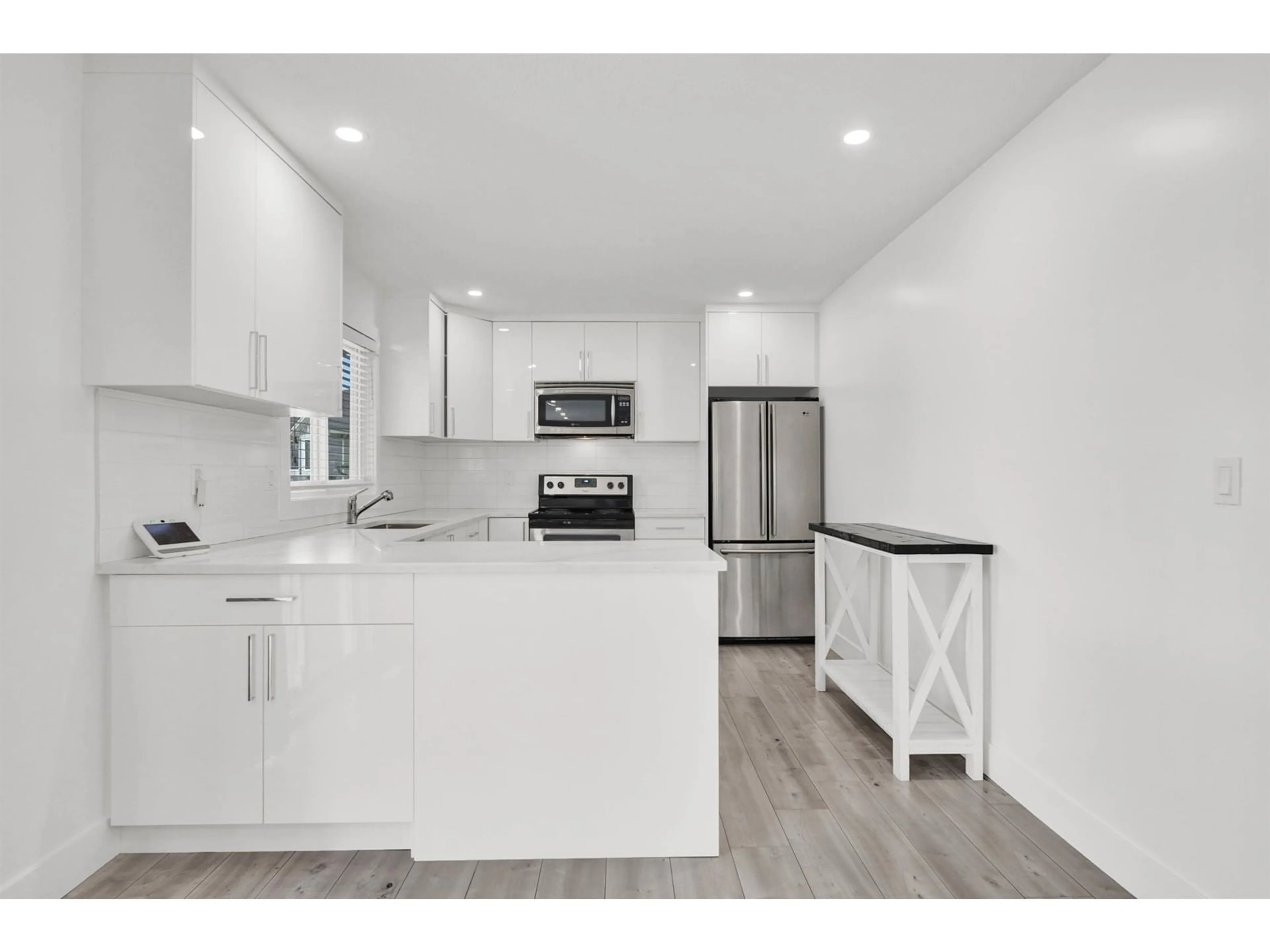 Open concept kitchen, unknown for 7909 126A STREET, Surrey British Columbia V3W7J9