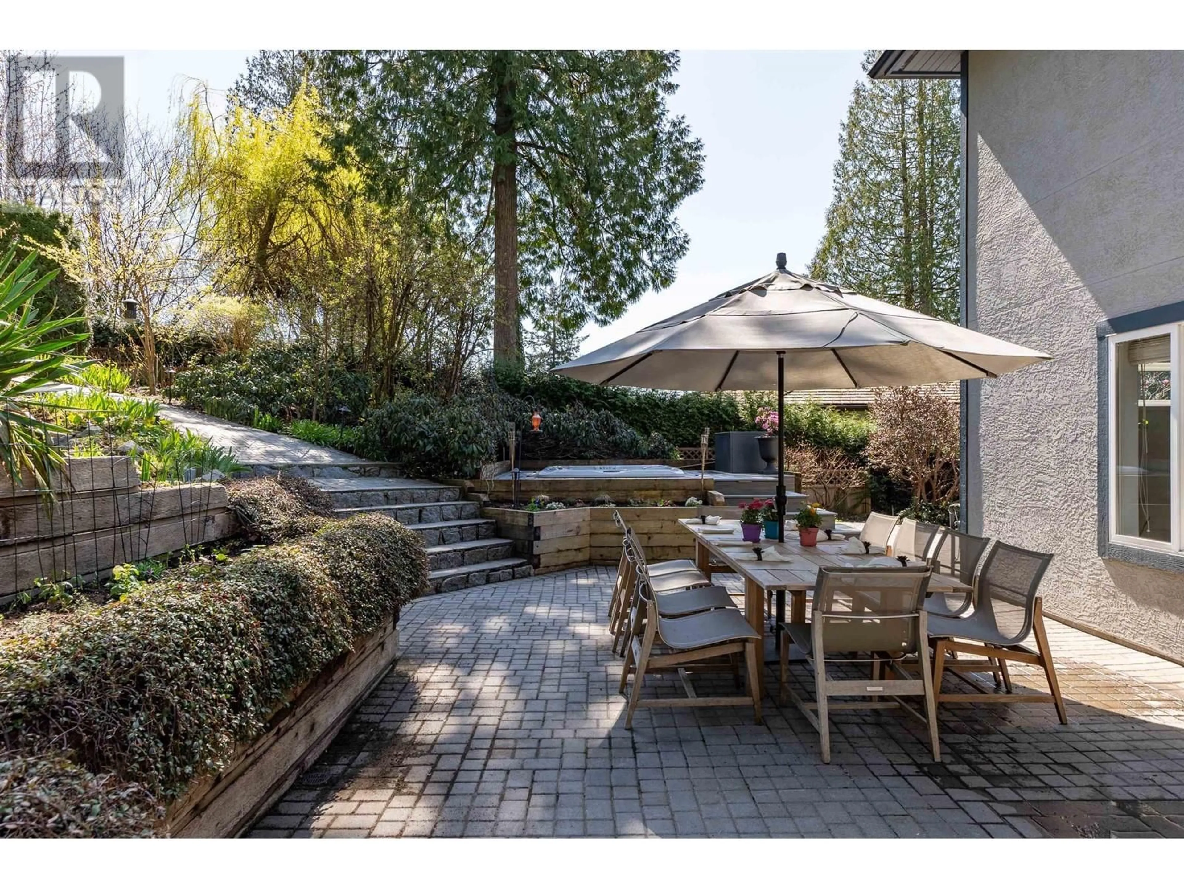 Patio, street for 4188 COVENTRY WAY, North Vancouver British Columbia V7N4M9
