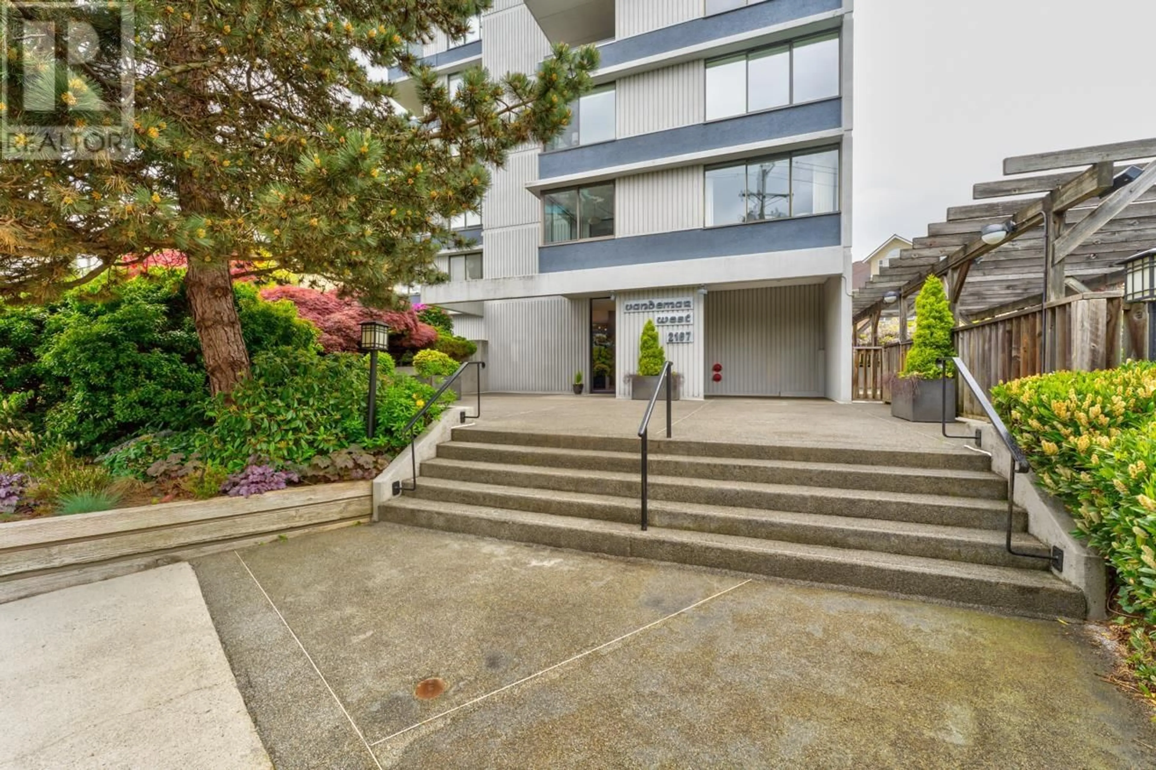 Unknown for 203 - 2167 BELLEVUE AVENUE, West Vancouver British Columbia V7V1C2