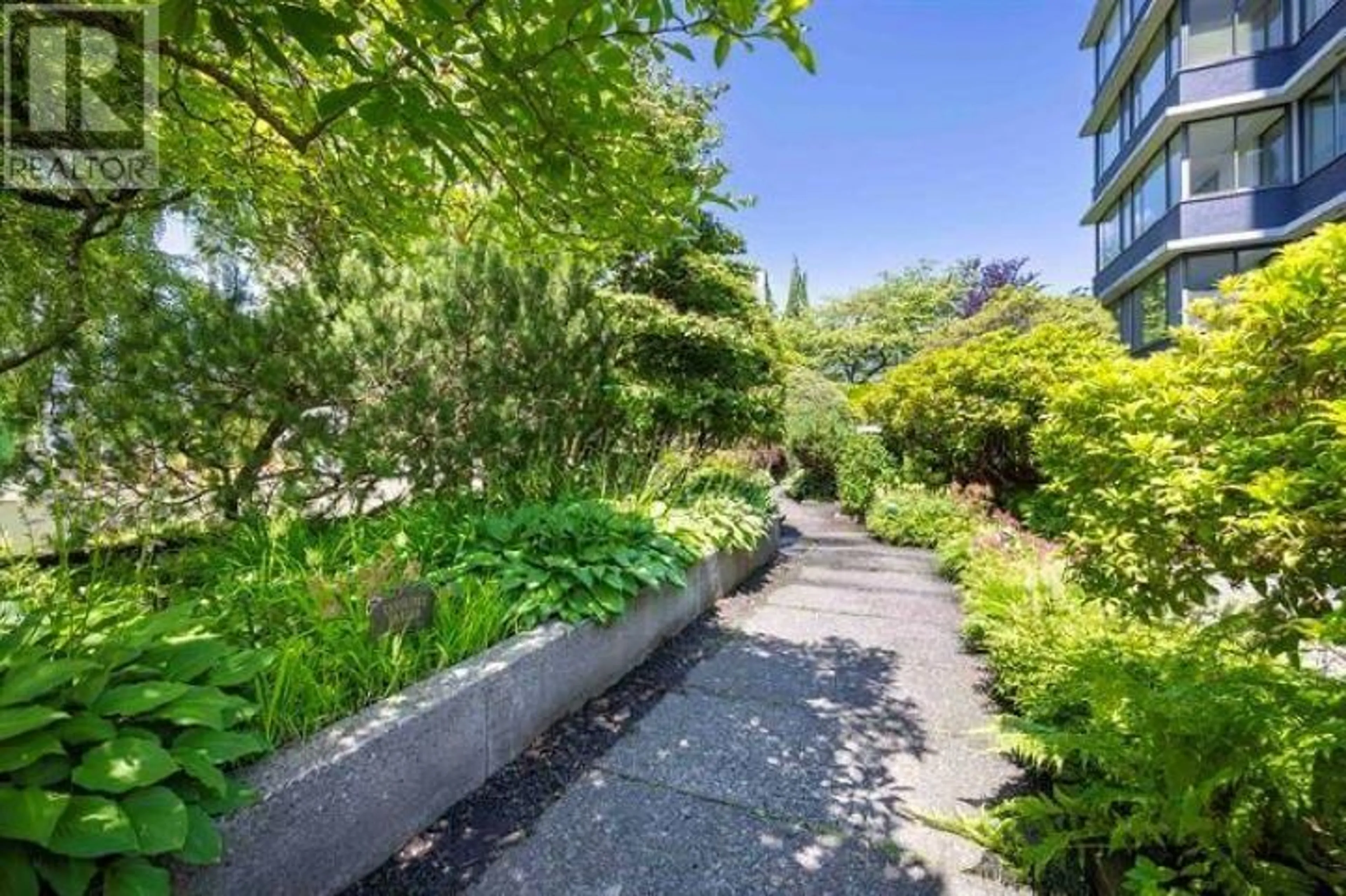 Patio, street for 203 2167 BELLEVUE AVENUE, West Vancouver British Columbia V7V1C2