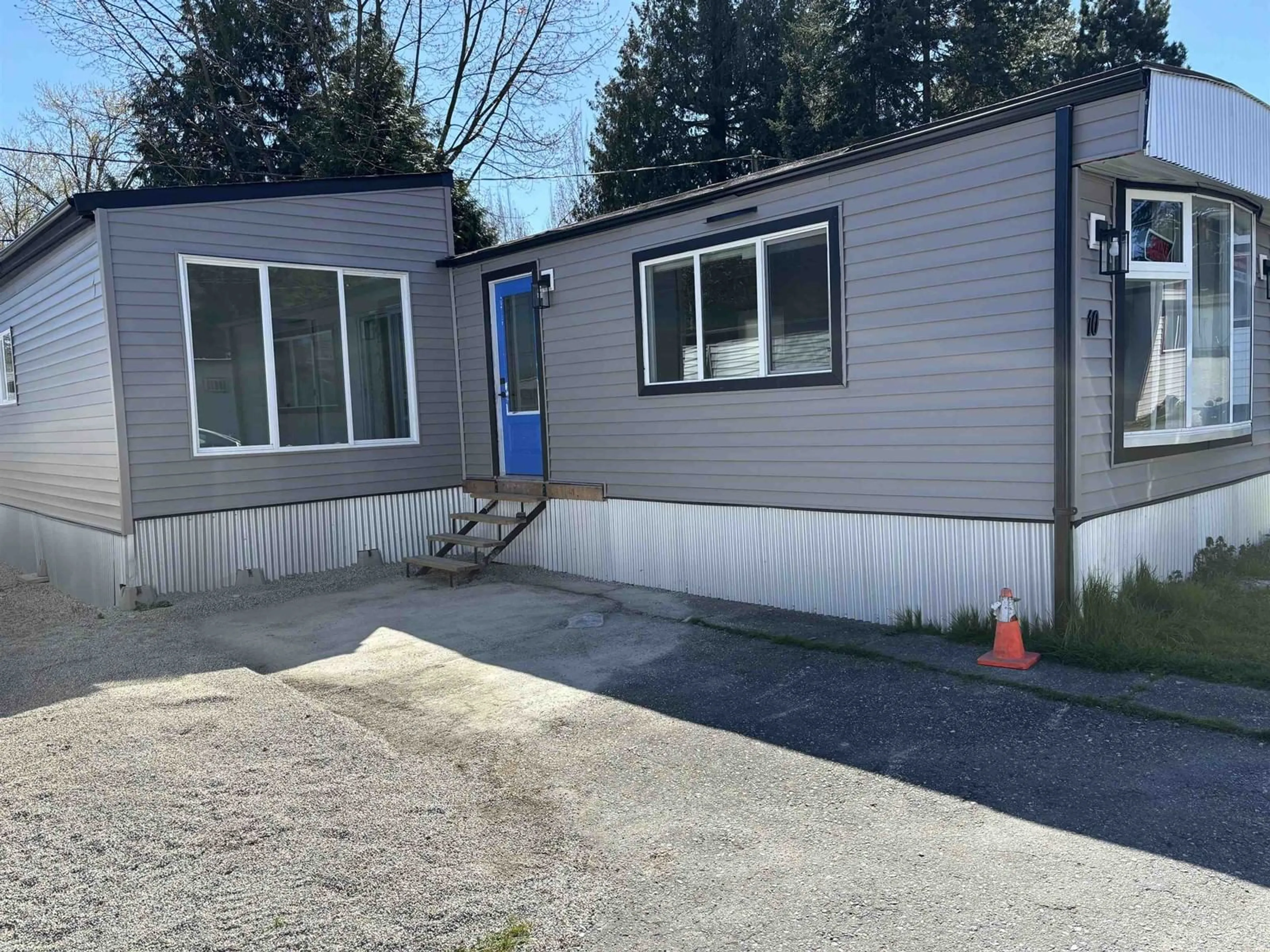 Unknown for 10 - 9132 120, Surrey British Columbia V3V4B6