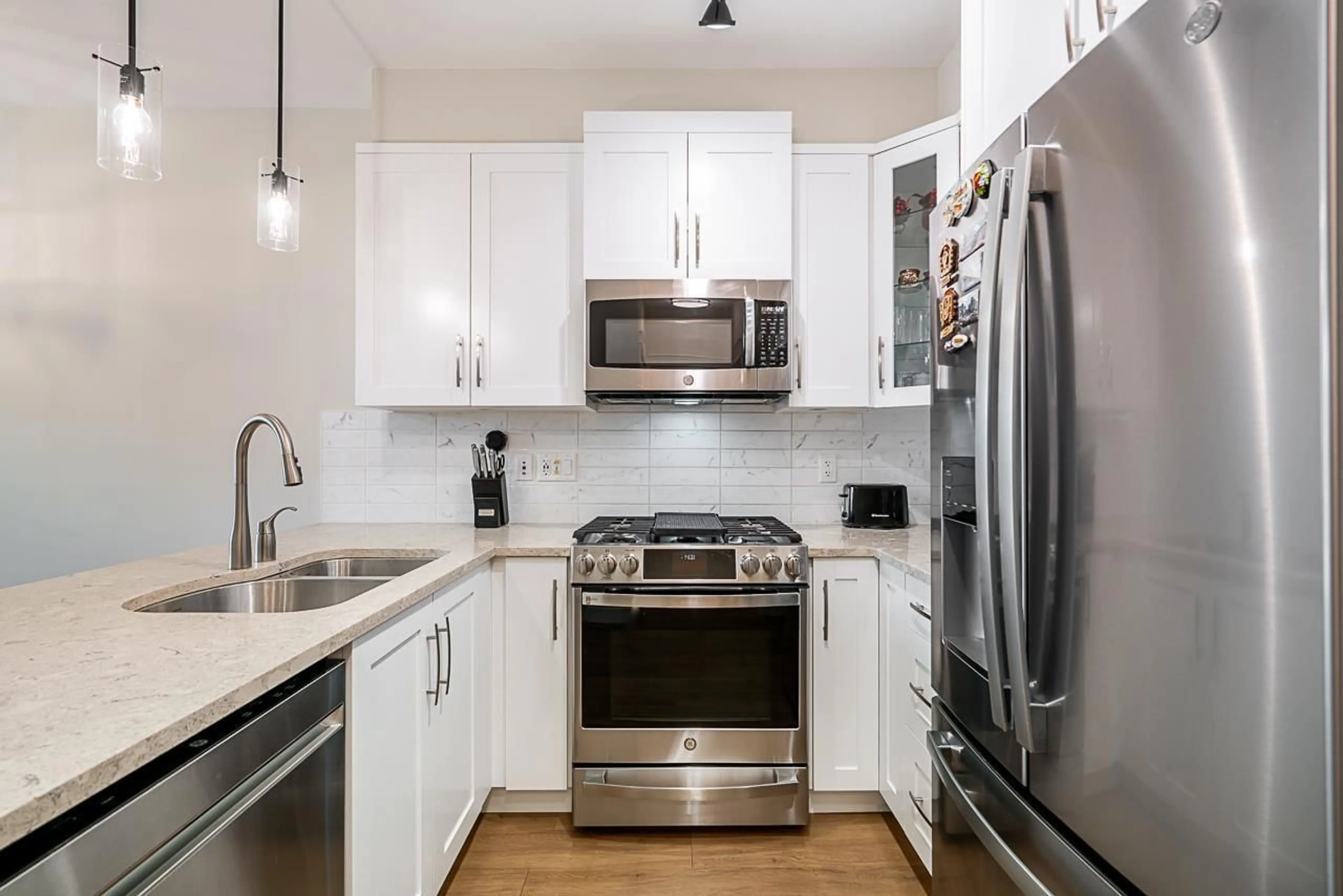 Standard kitchen, unknown for 429 11077 RAVINE ROAD, Surrey British Columbia V3T0R7