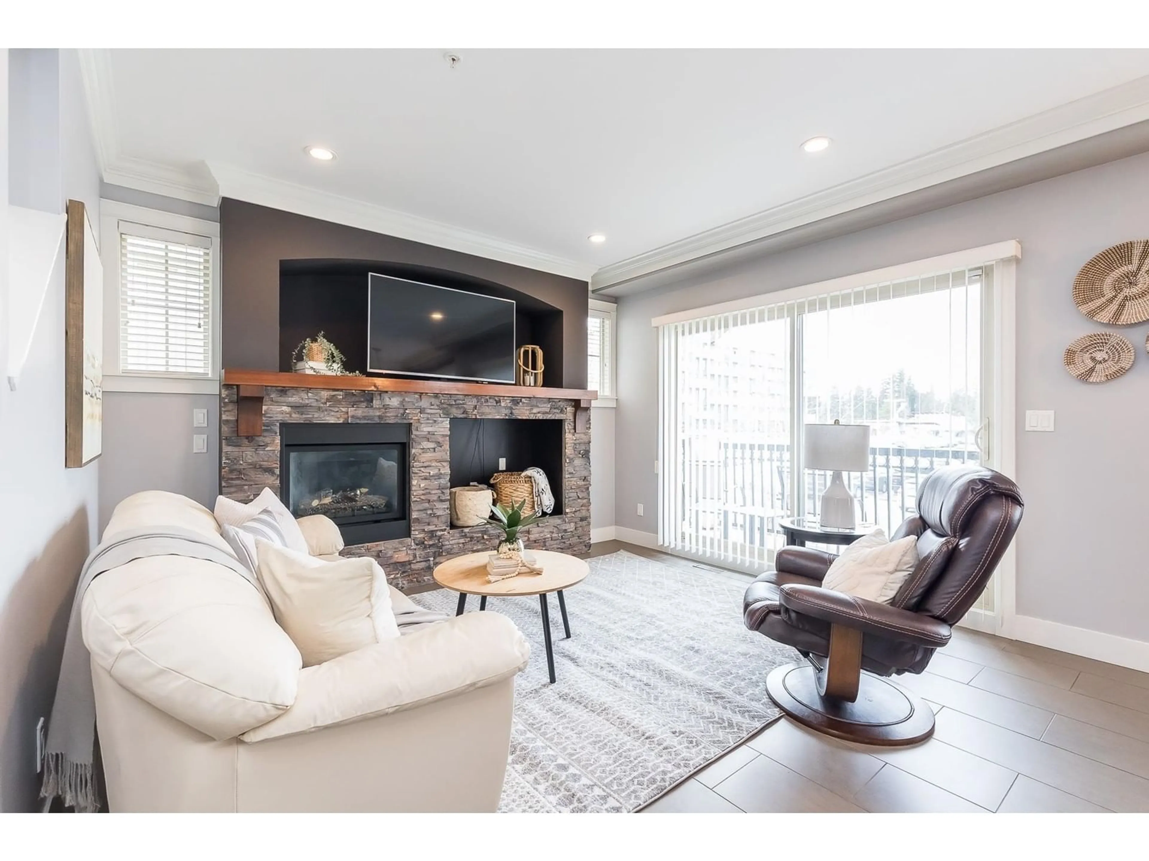 Living room with furniture, wood/laminate floor for 70 - 22225 50, Langley British Columbia V2Y0G7