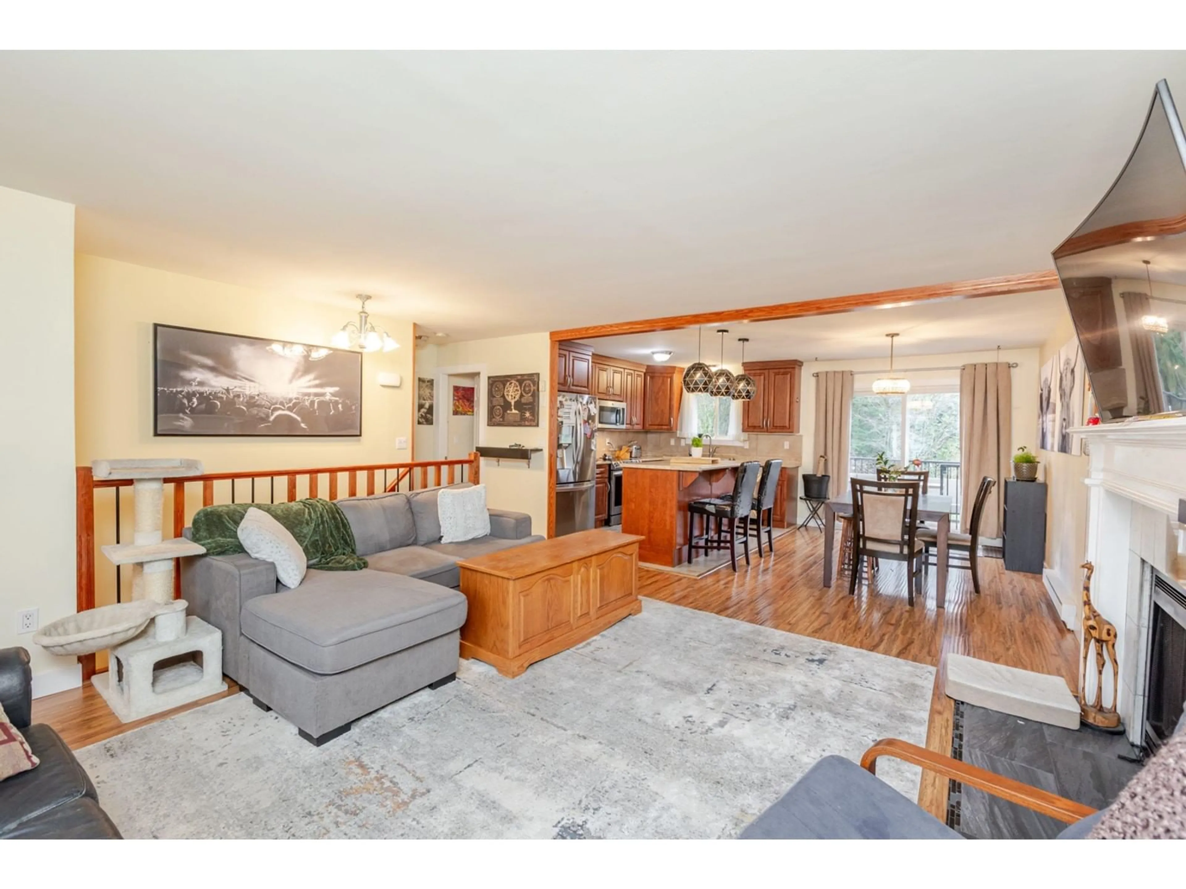 Living room with furniture, unknown for 8558 MCCUTCHEON AVENUE, Chilliwack British Columbia V2P7K7