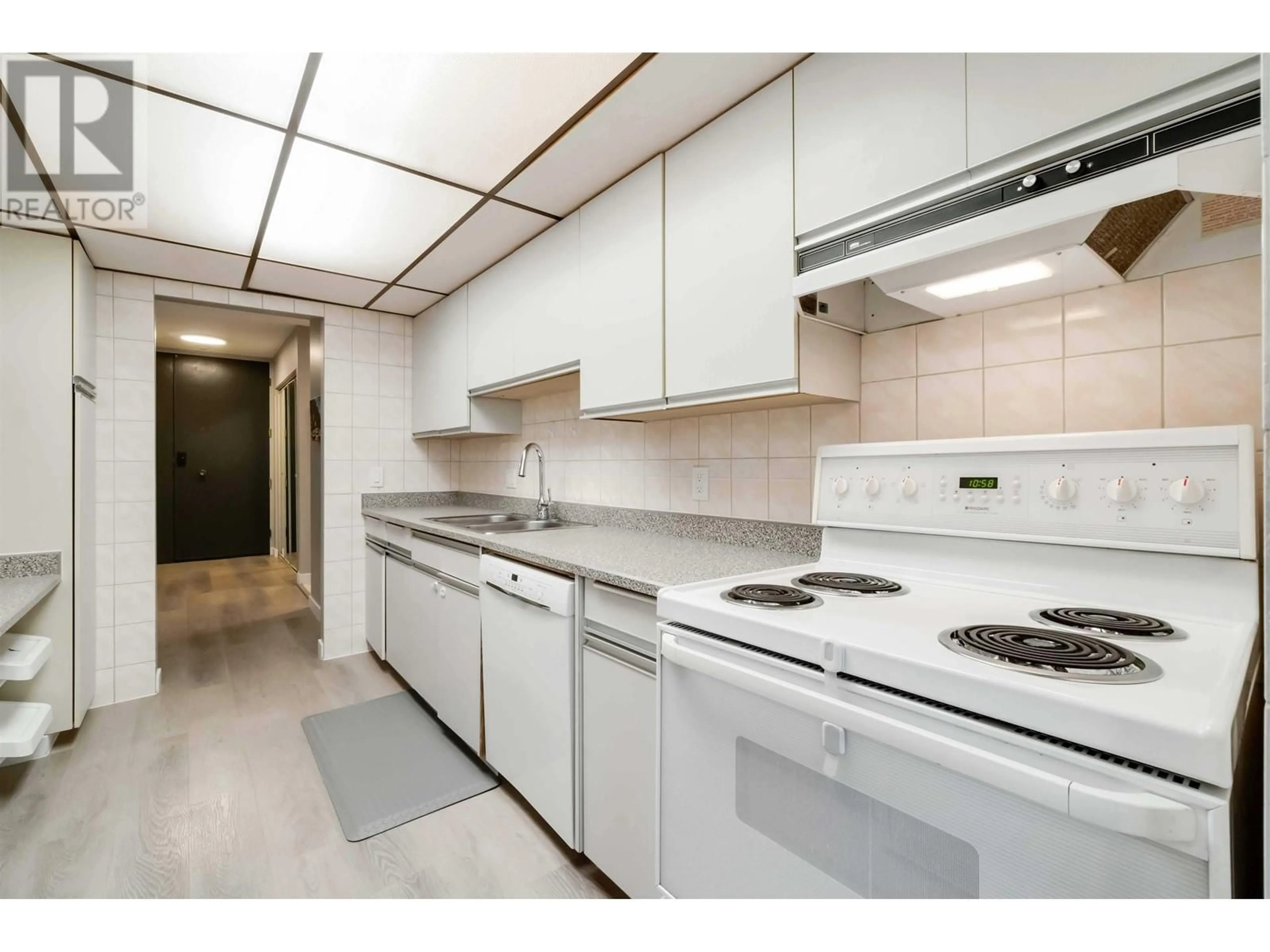 Standard kitchen, unknown for 310 1777 W 13TH AVENUE, Vancouver British Columbia V6J2H2