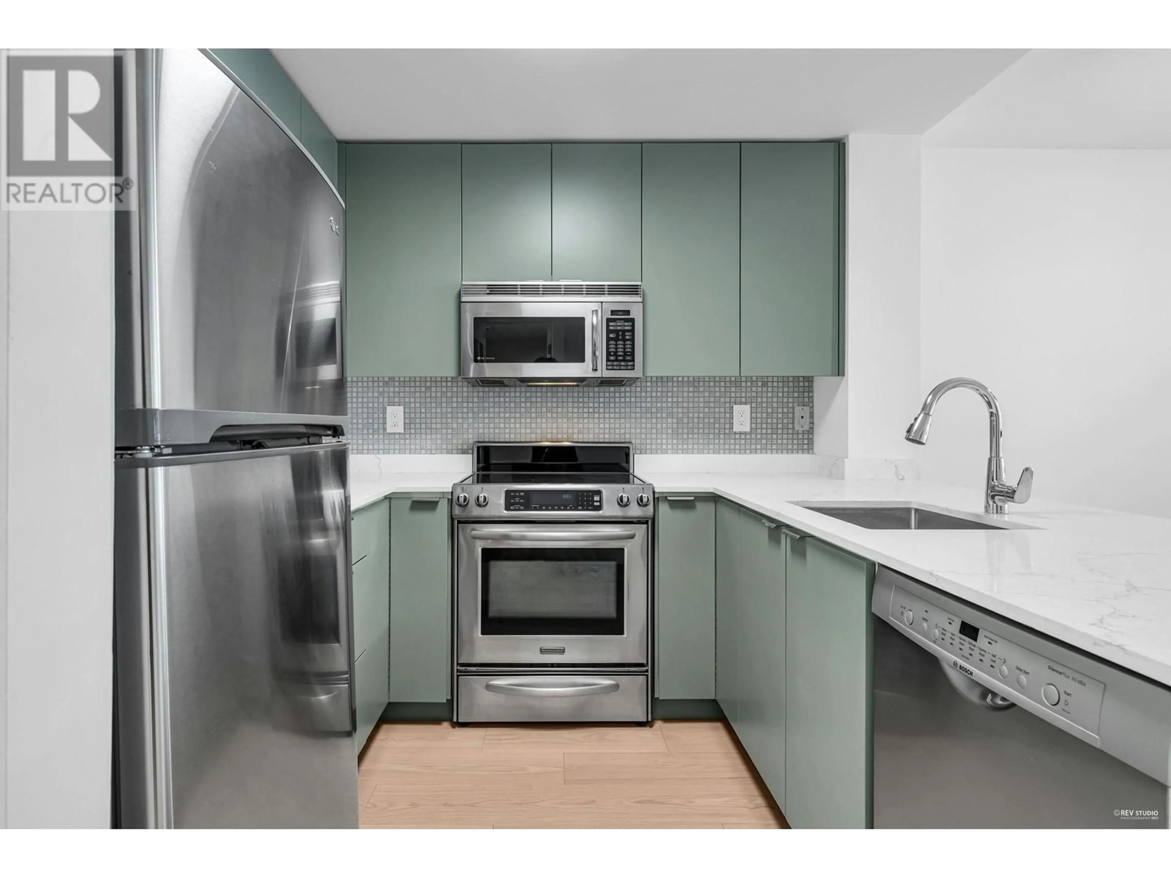 Standard kitchen, unknown for 202 2036 W 10TH AVENUE, Vancouver British Columbia V6J2B3