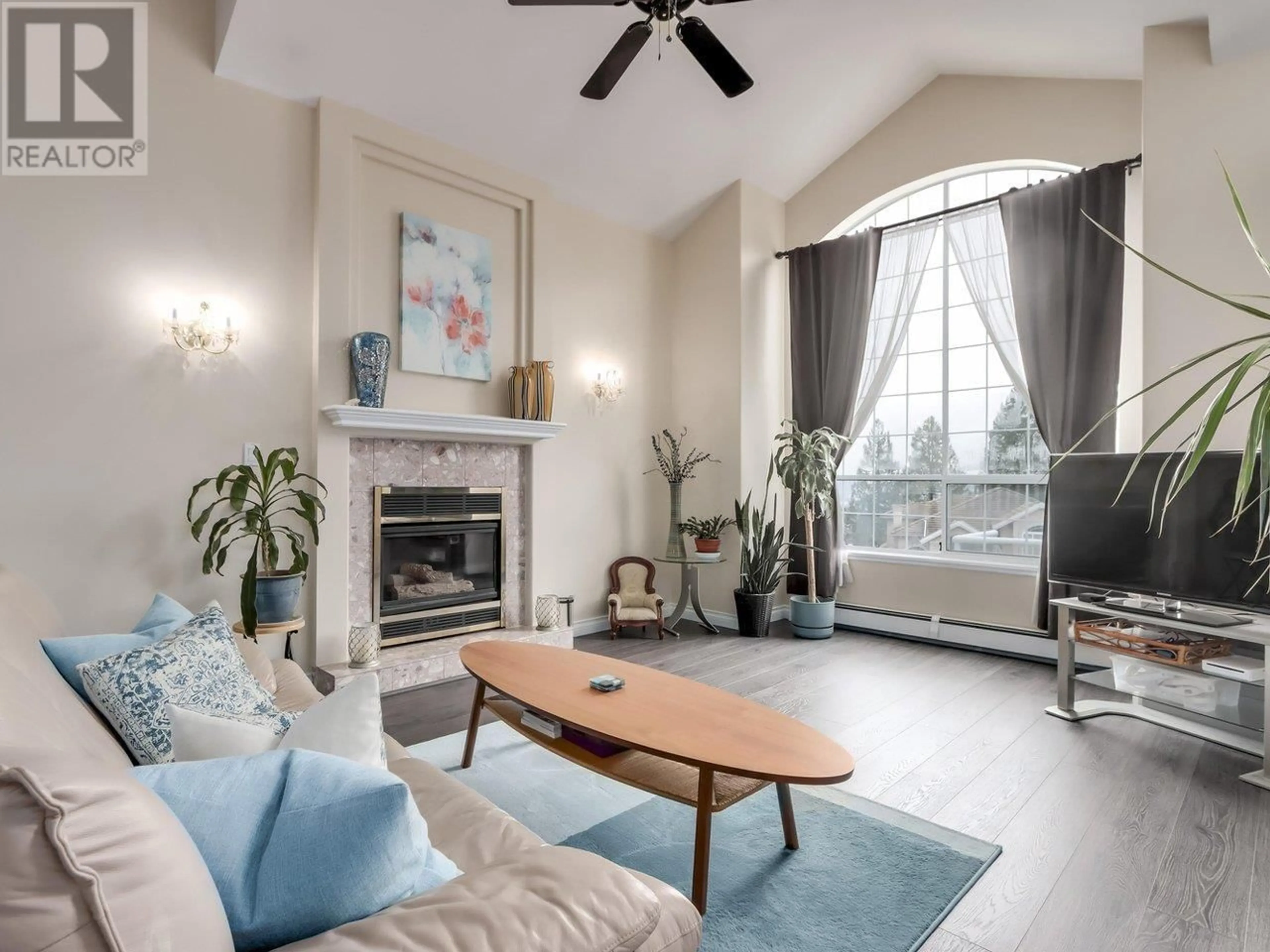 Living room with furniture, unknown for 305 SORRENTO PLACE, Coquitlam British Columbia V3K6P4