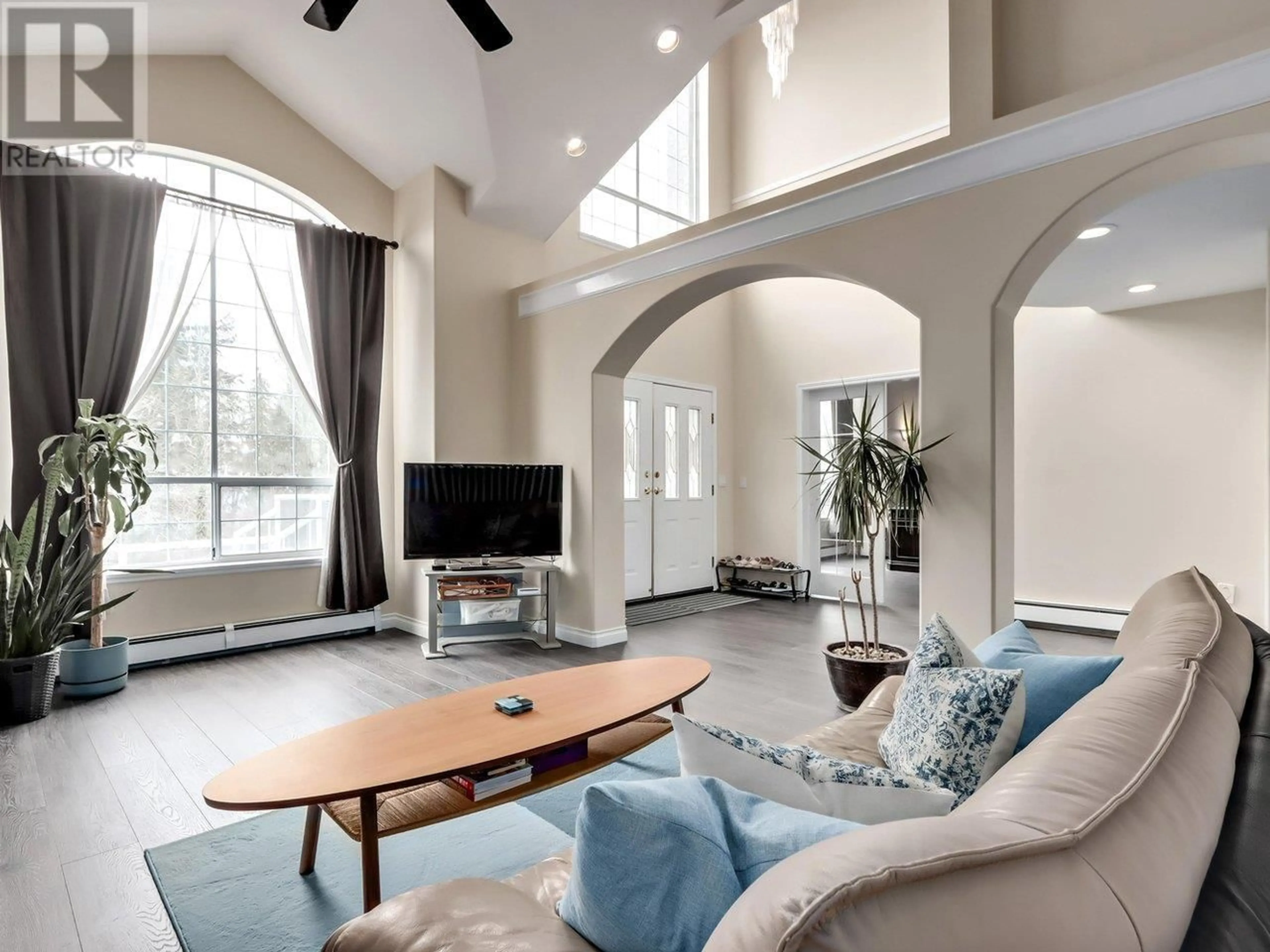 Living room with furniture, unknown for 305 SORRENTO PLACE, Coquitlam British Columbia V3K6P4