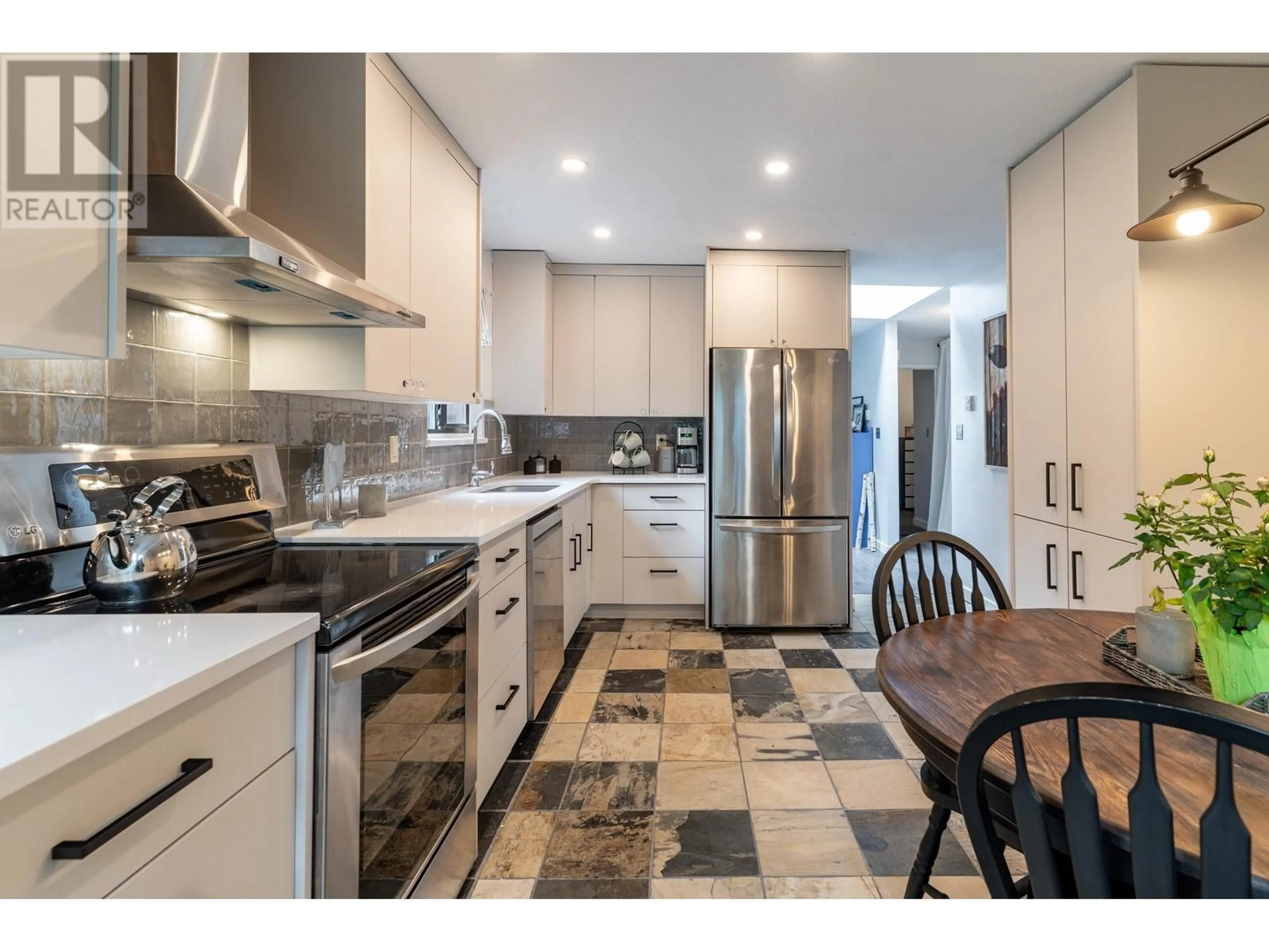 Open concept kitchen, ceramic/tile floor for 2532 BURIAN DRIVE, Coquitlam British Columbia V3K5W9