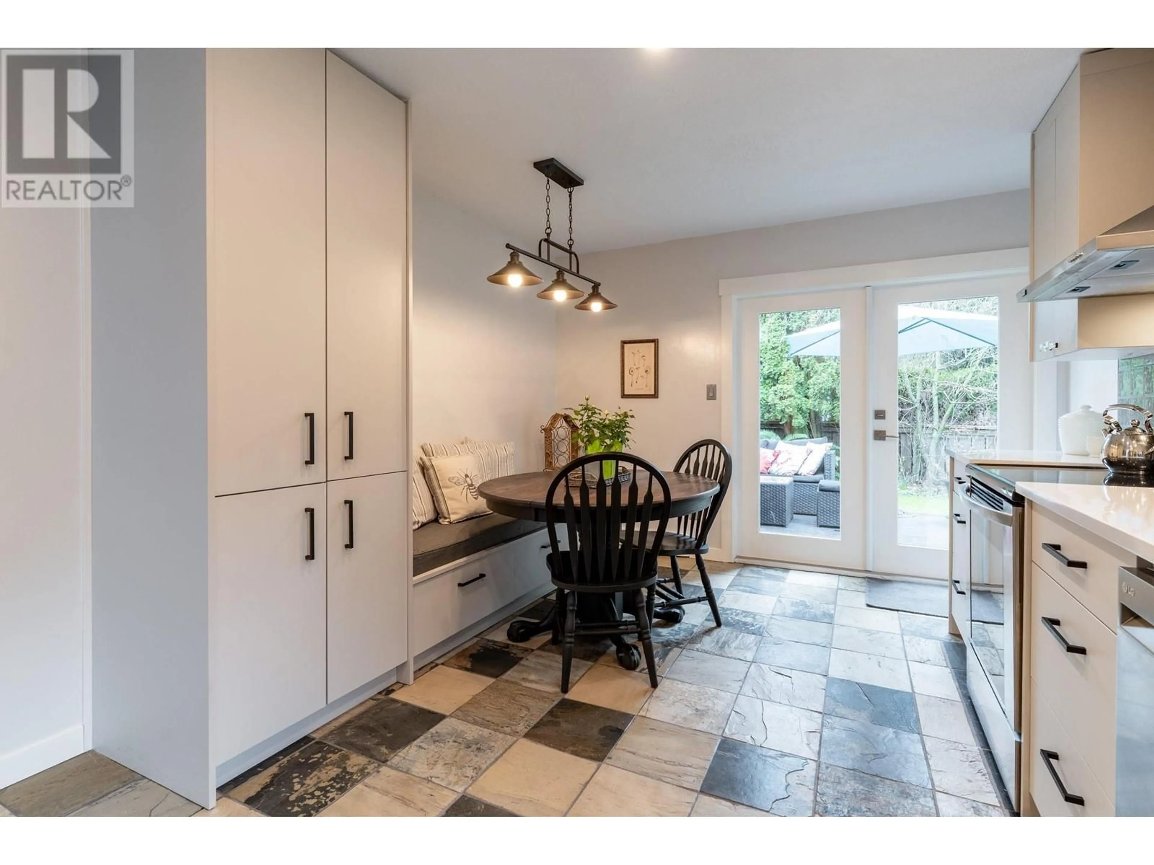 Open concept kitchen, ceramic/tile floor for 2532 BURIAN DRIVE, Coquitlam British Columbia V3K5W9