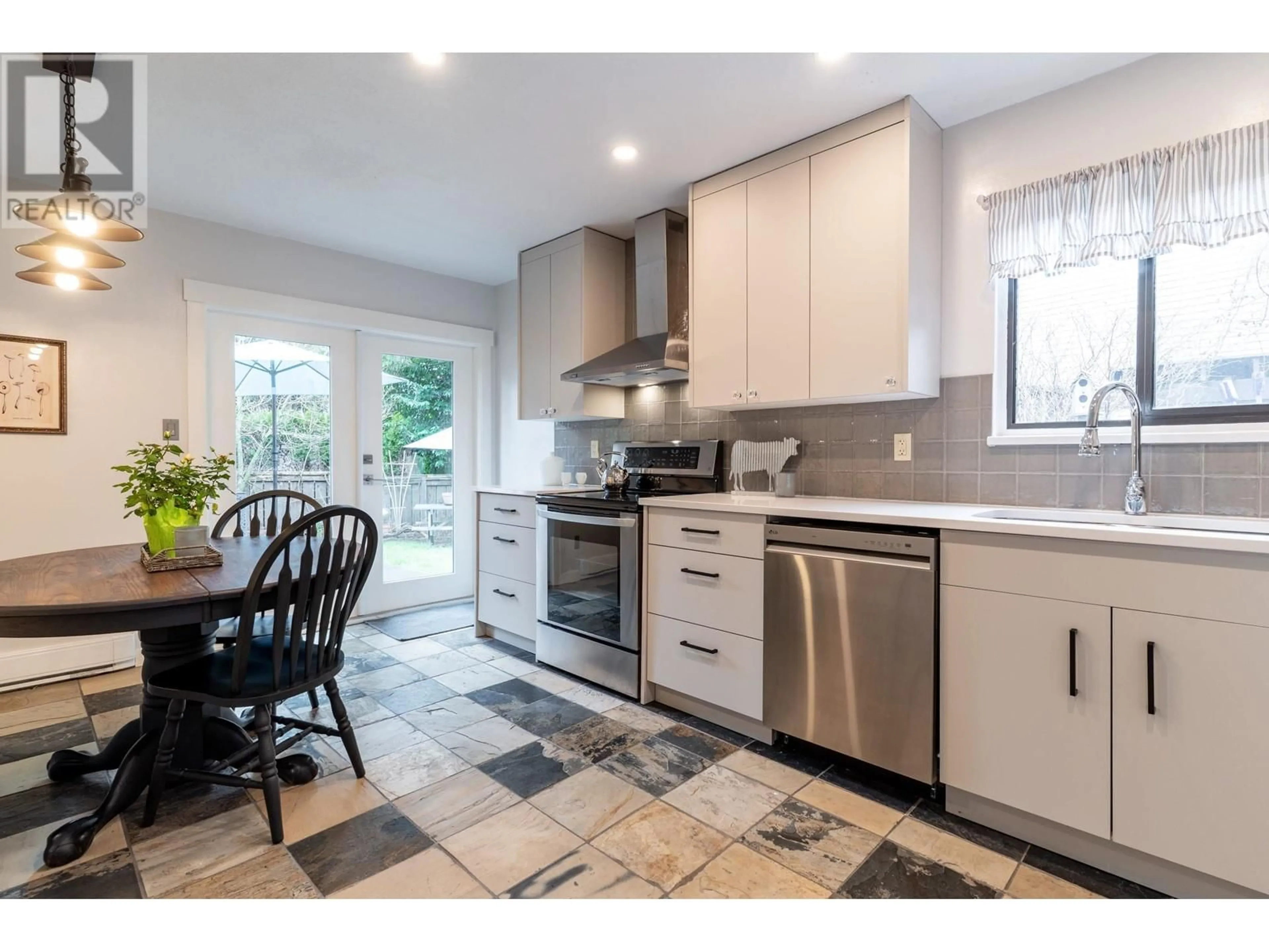 Open concept kitchen, ceramic/tile floor for 2532 BURIAN DRIVE, Coquitlam British Columbia V3K5W9