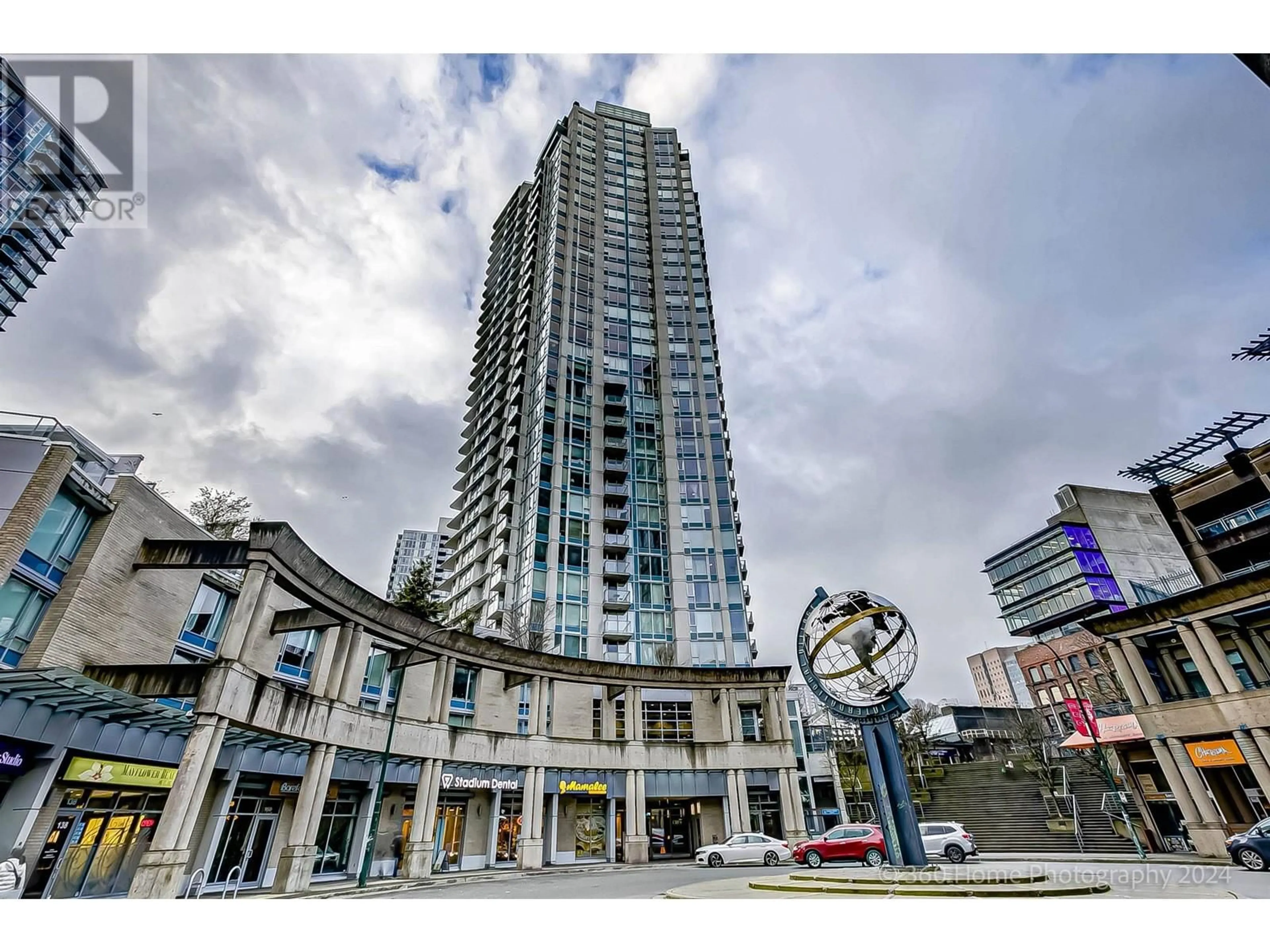 Indoor foyer for 2105 188 KEEFER PLACE, Vancouver British Columbia V6B0J1