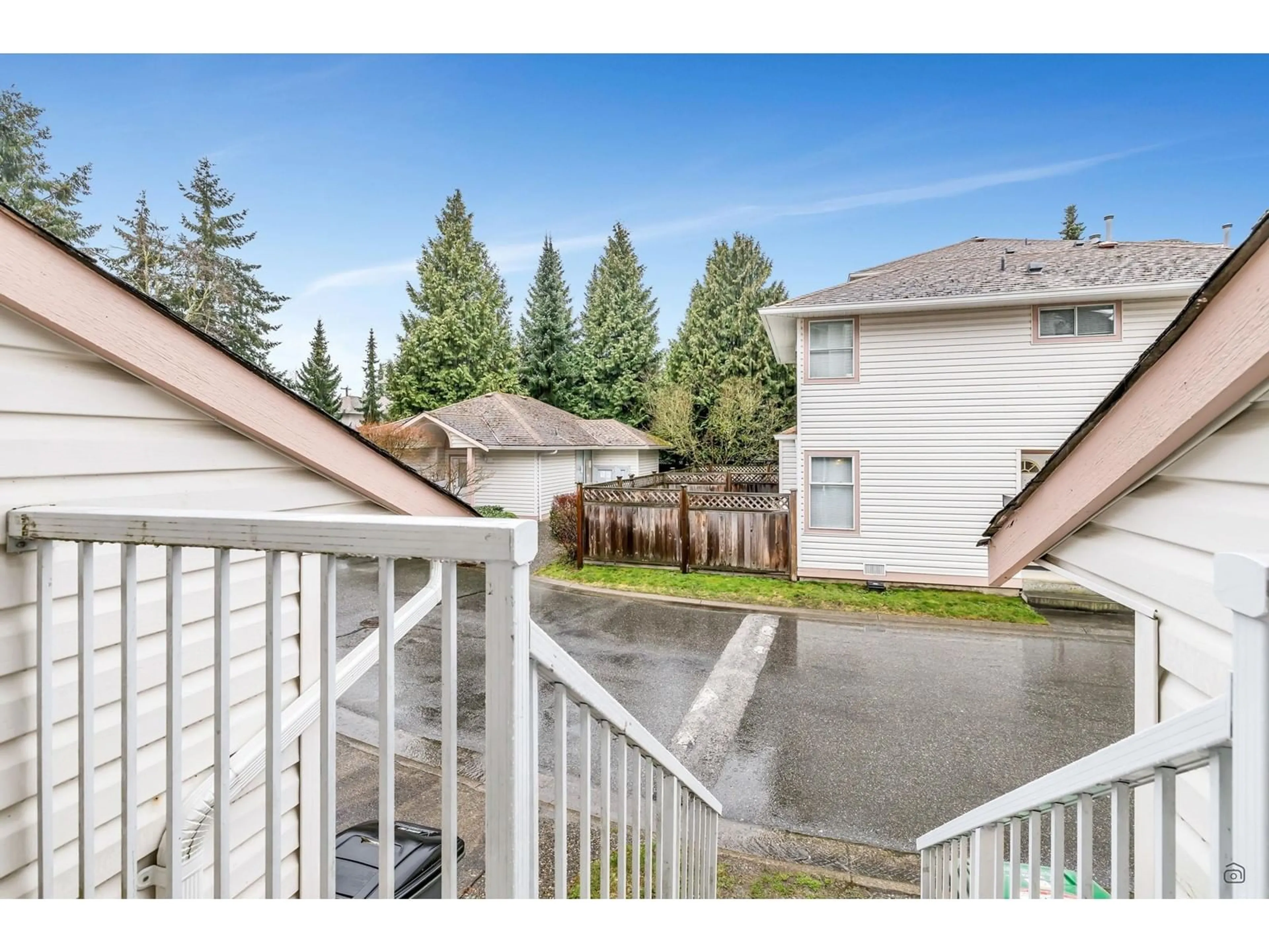 Patio, mountain view for 14 7140 132 STREET, Surrey British Columbia V3W1J5