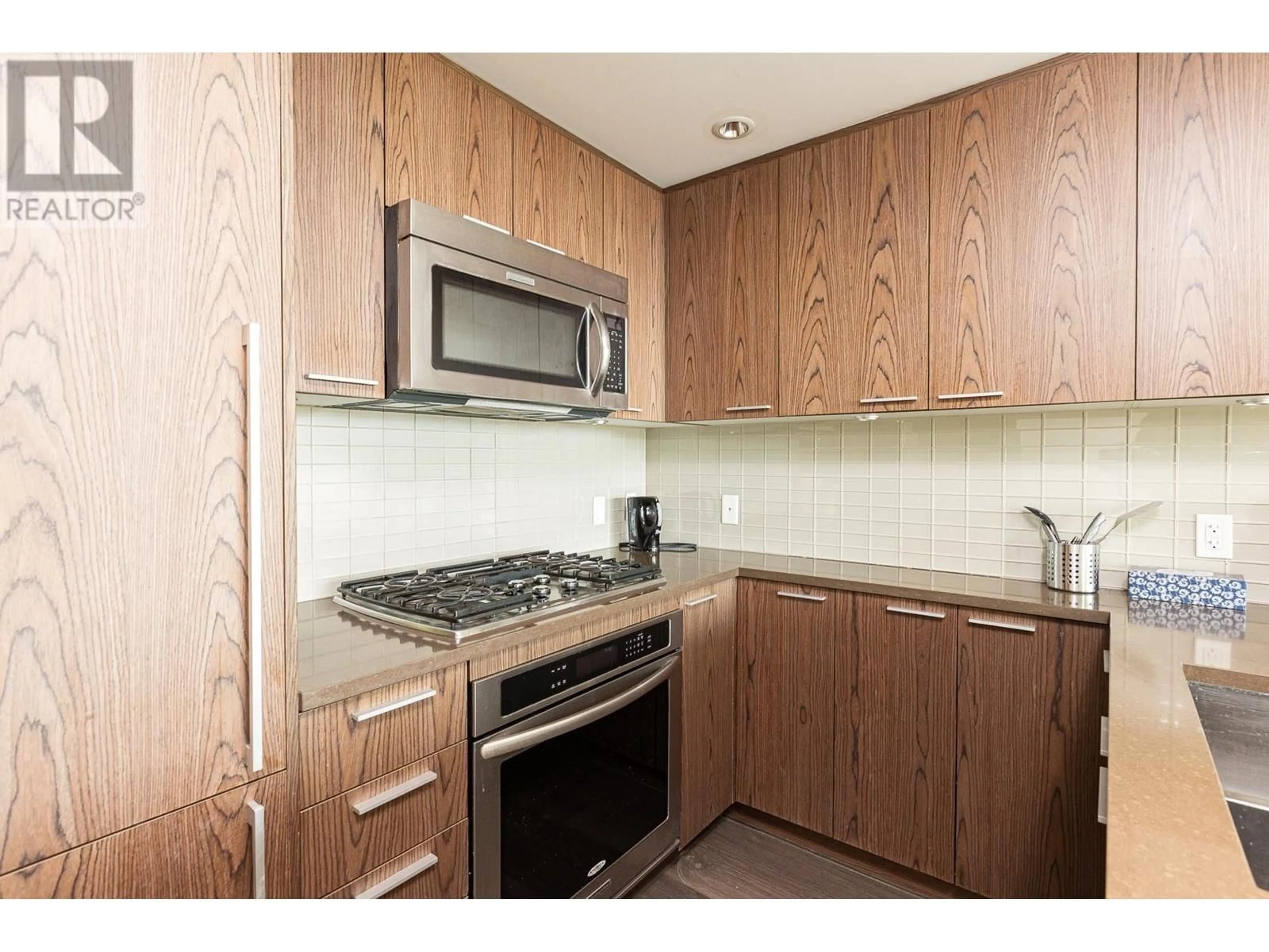 Standard kitchen, wood/laminate floor for 504 2975 ATLANTIC AVENUE, Coquitlam British Columbia V3B0C5