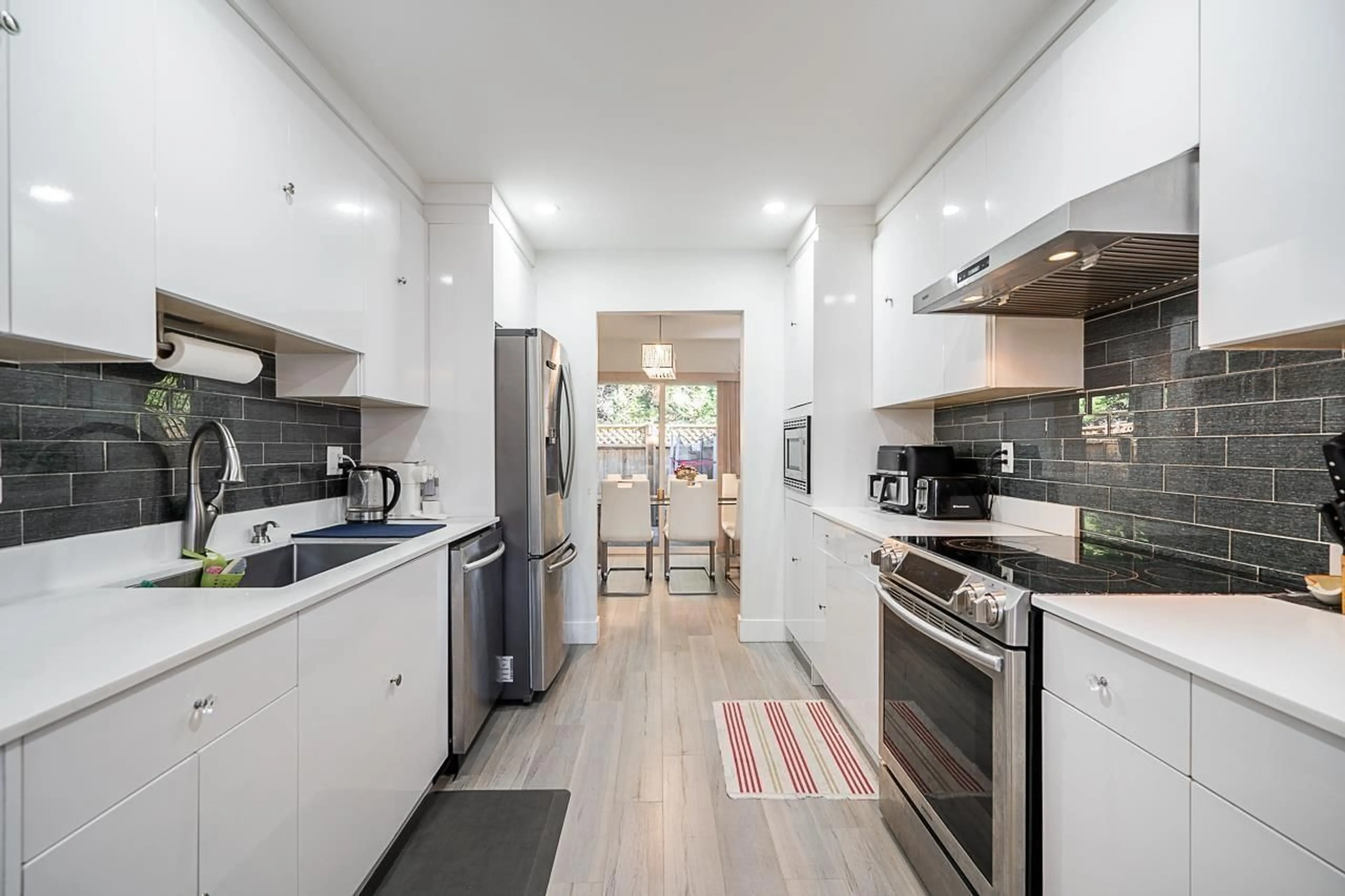 Open concept kitchen, unknown for 106 - 36060 OLD YALE, Abbotsford British Columbia V3G2E9