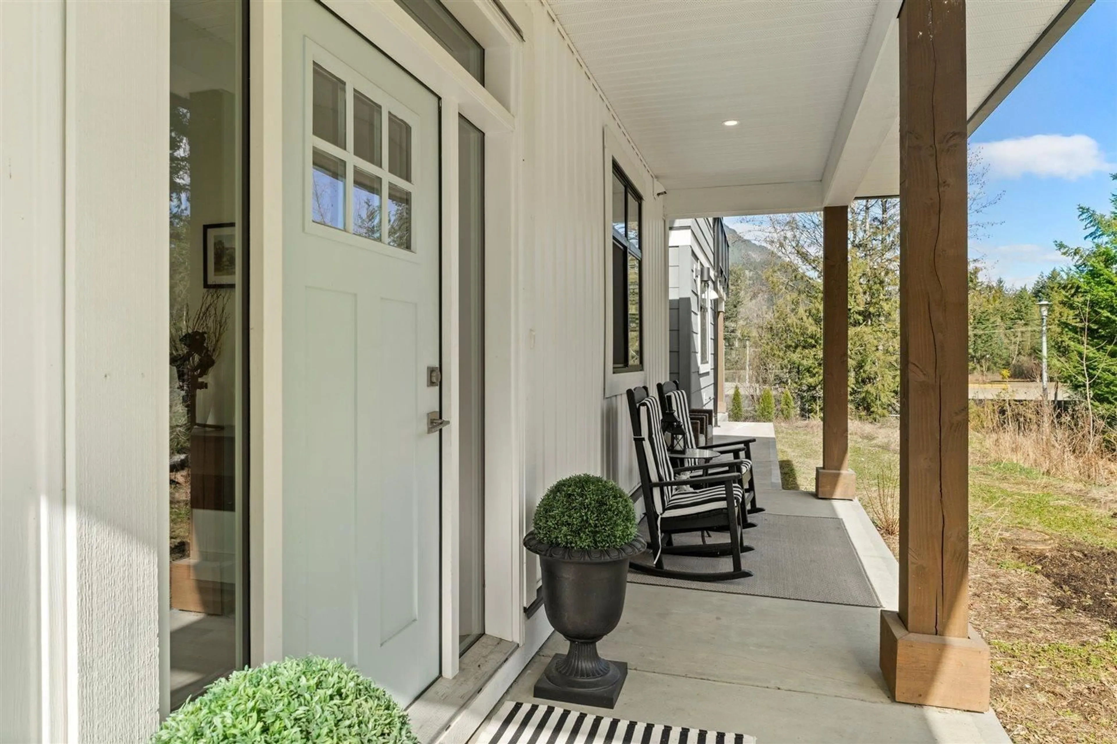 Indoor entryway for 63887 BEECH AVENUE|Hope, Hope British Columbia V0X1L2