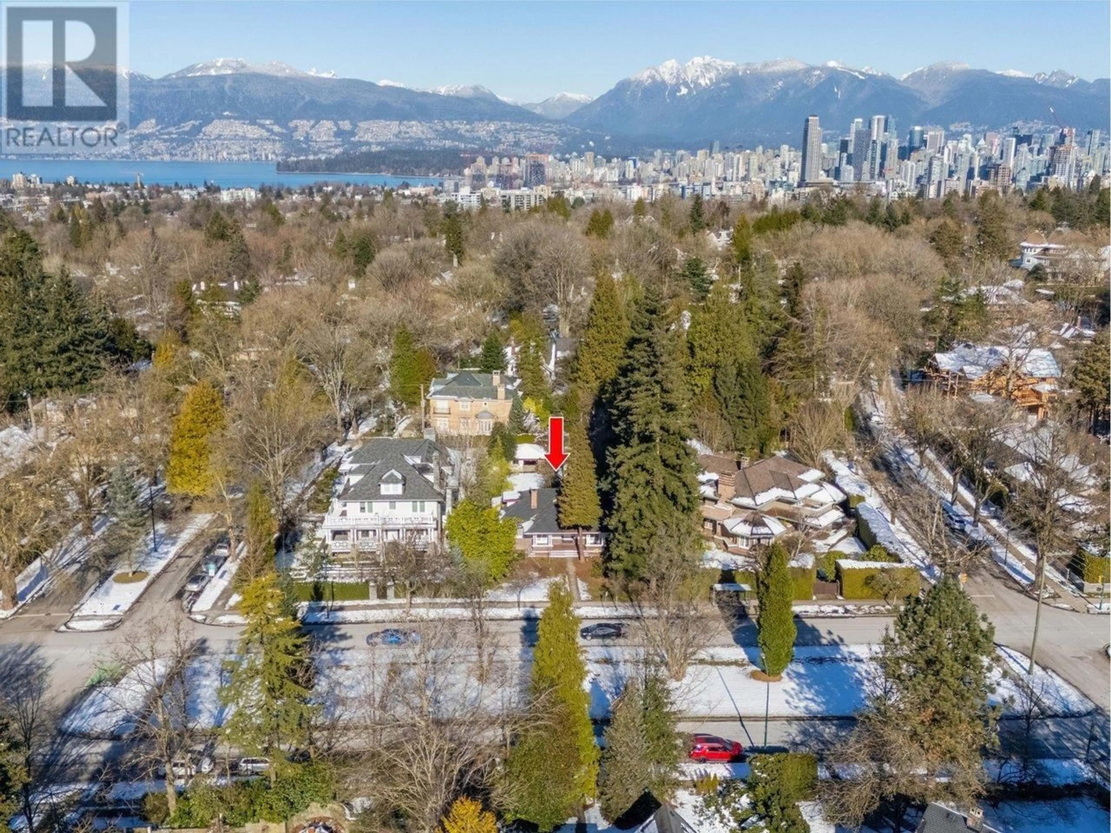 A pic from outside/outdoor area/front of a property/back of a property/a pic from drone, city buildings view from balcony for 1751 W KING EDWARD AVENUE, Vancouver British Columbia V6J2W1