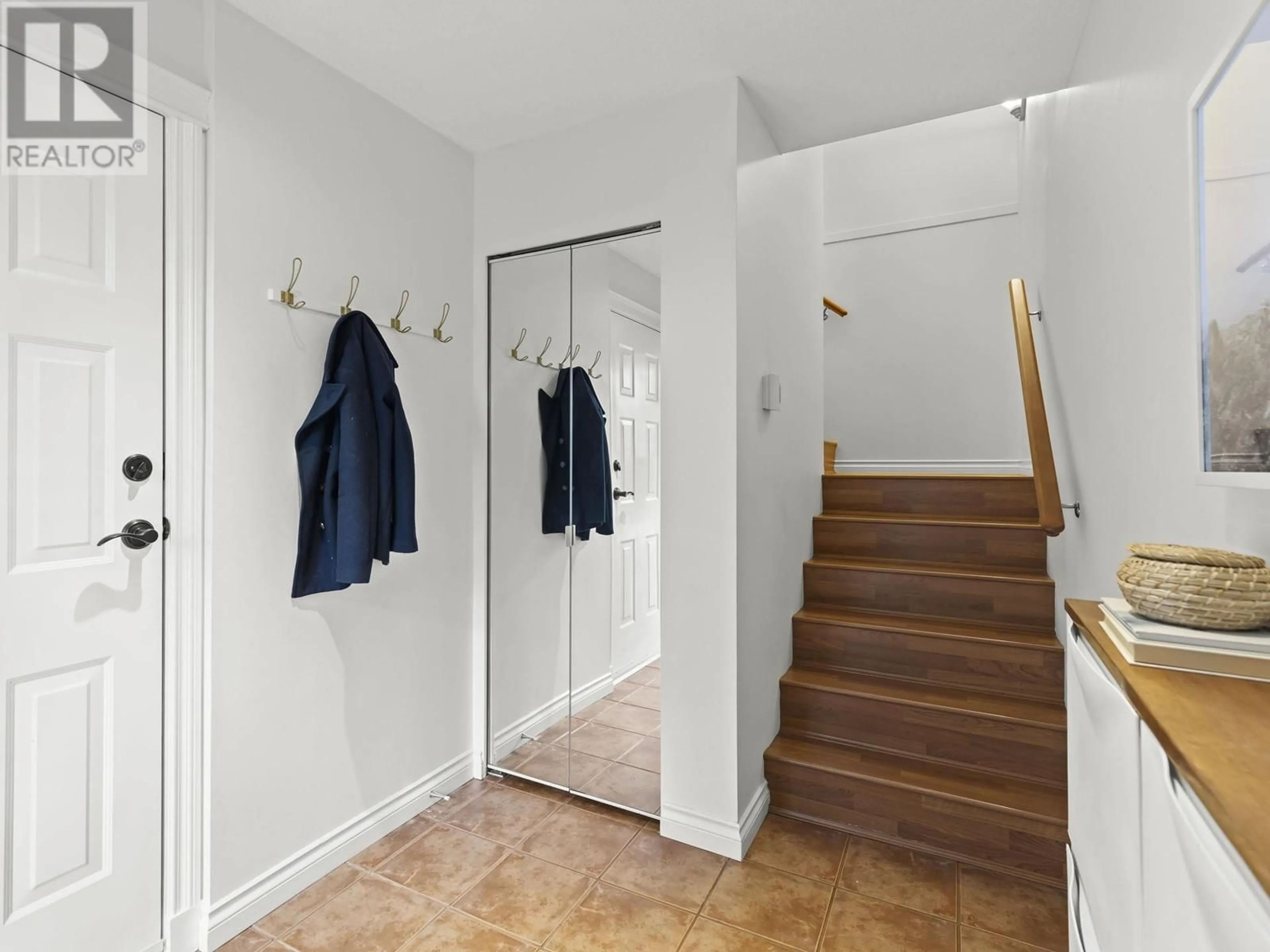 Indoor entryway for 30 2662 MORNINGSTAR CRESCENT, Vancouver British Columbia V5S4P4