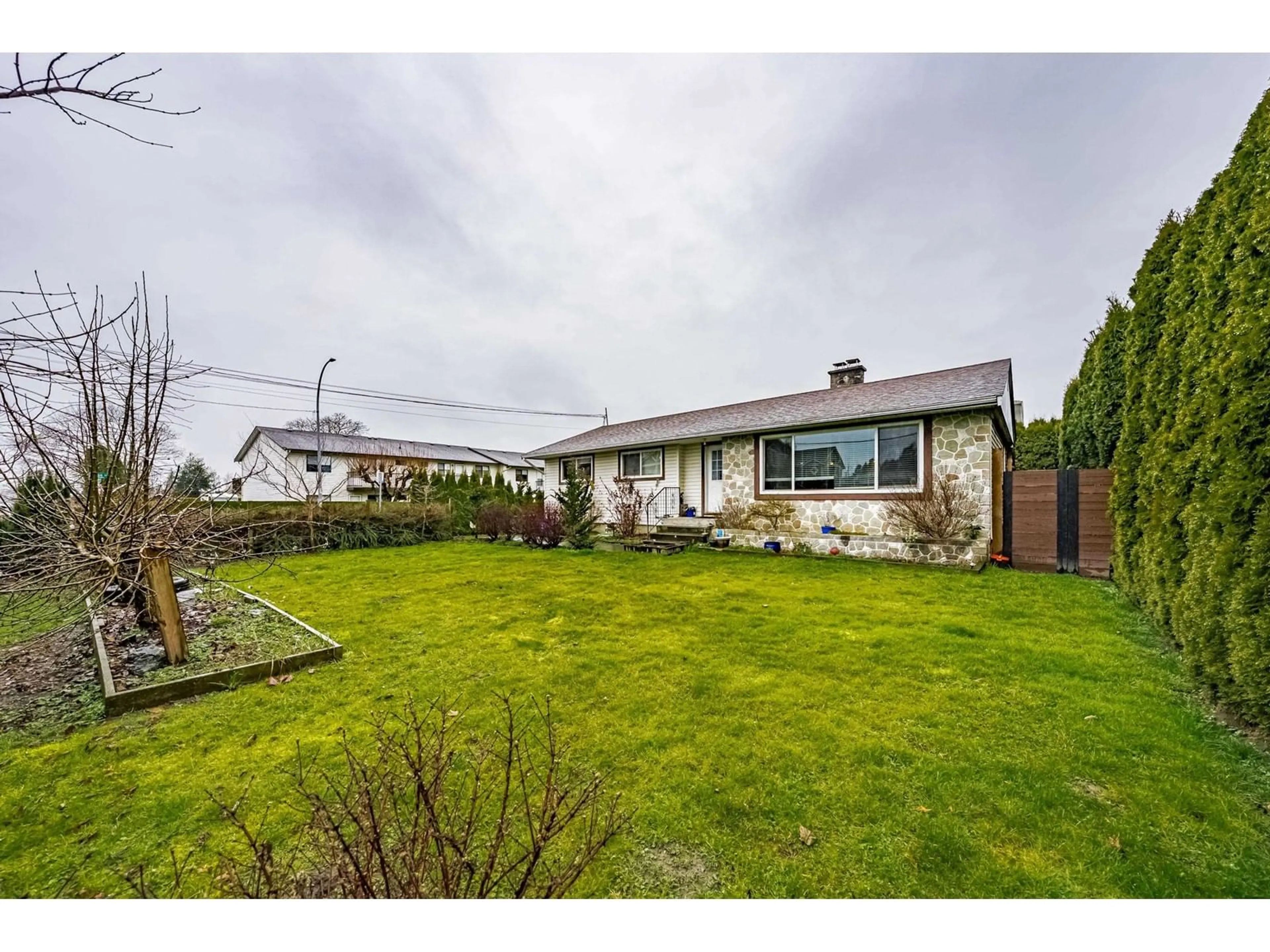 A pic from outside/outdoor area/front of a property/back of a property/a pic from drone, unknown for 45649 STOREY AVENUE, Chilliwack British Columbia V2R4E6