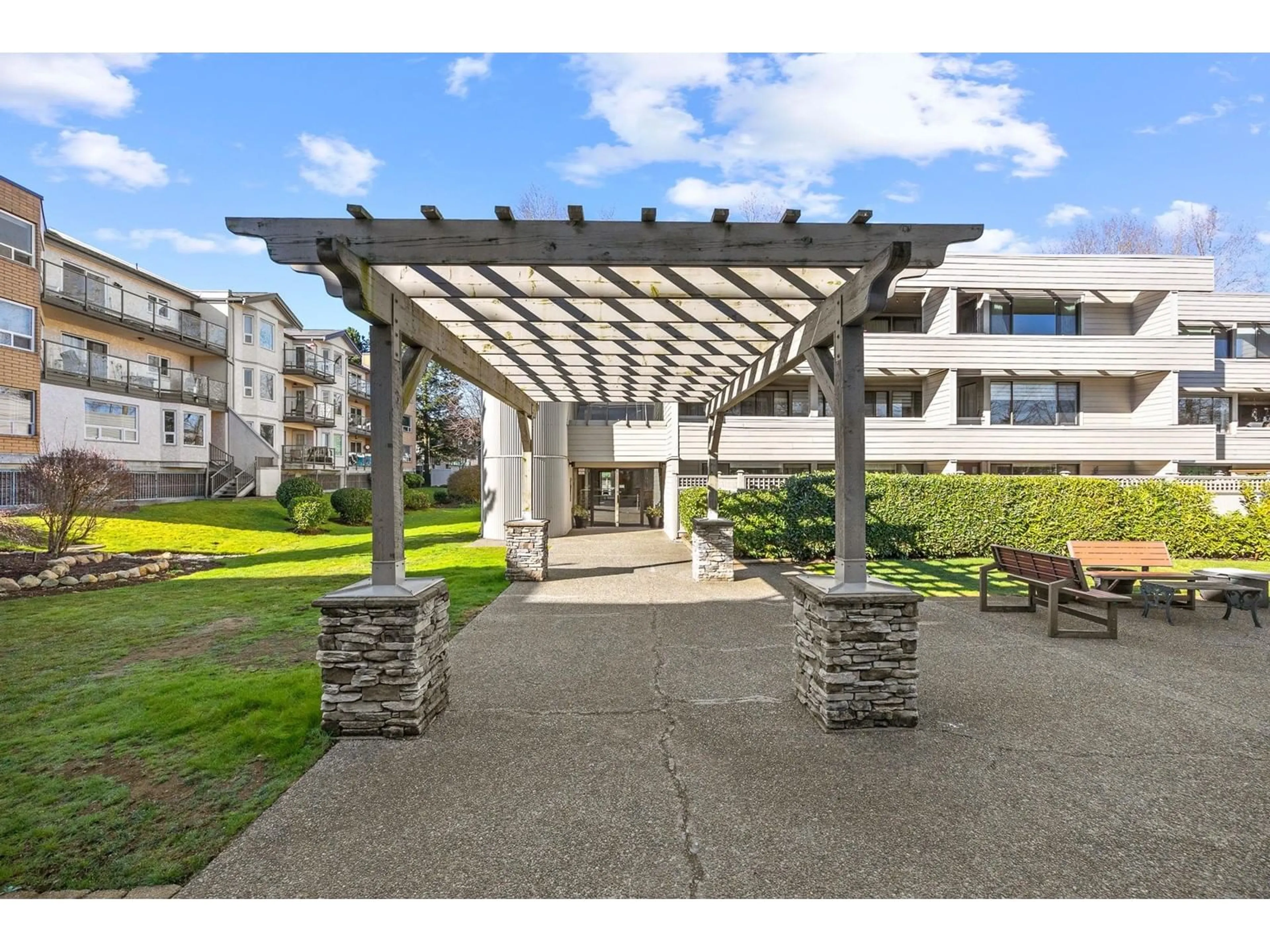 Patio, unknown for 311 - 15272 19, Surrey British Columbia V4A1X6
